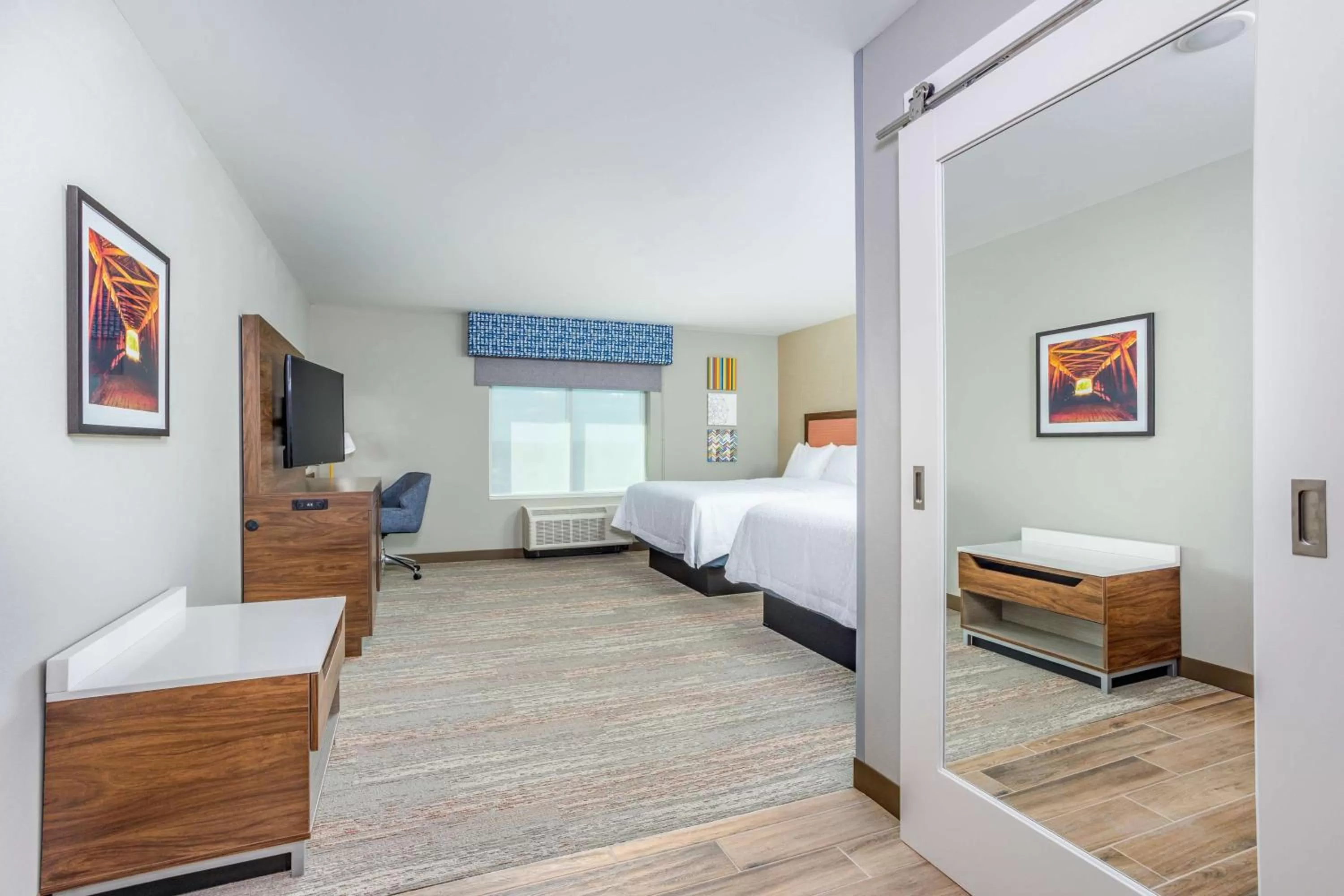 Bedroom, Bed in Hampton Inn Bedford In, In