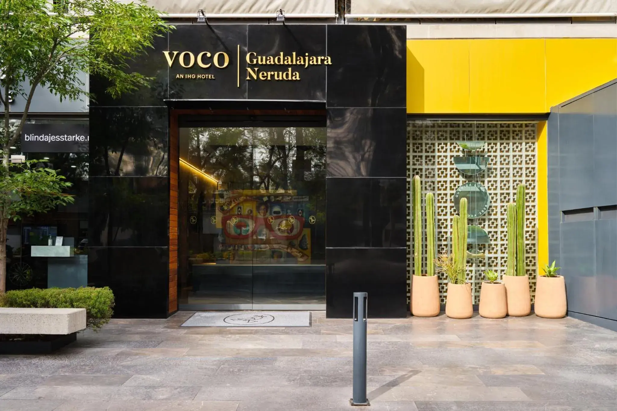 Property building, Property Logo/Sign in voco Guadalajara Neruda, an IHG Hotel