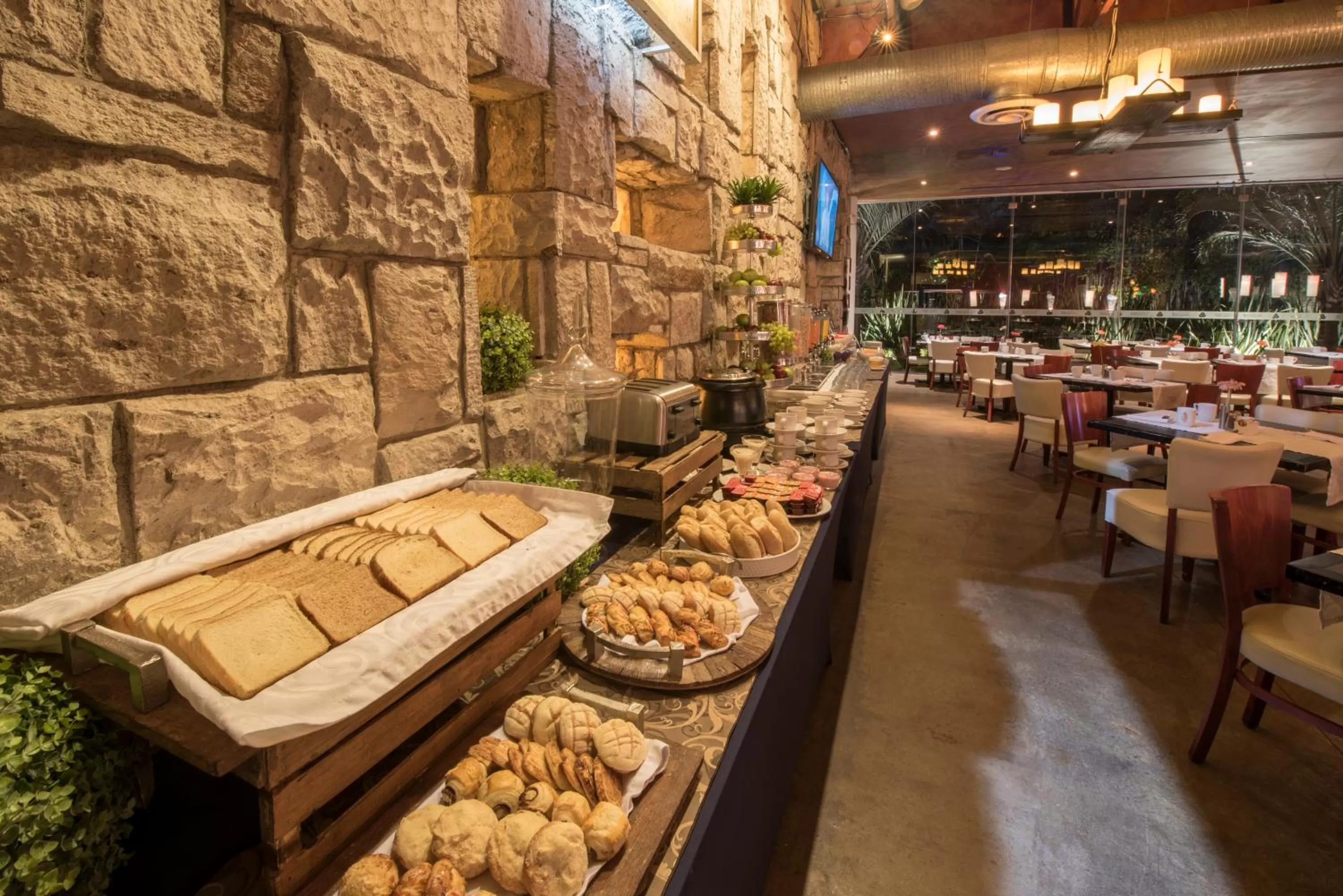 Restaurant/places to eat in Victoria Ejecutivo