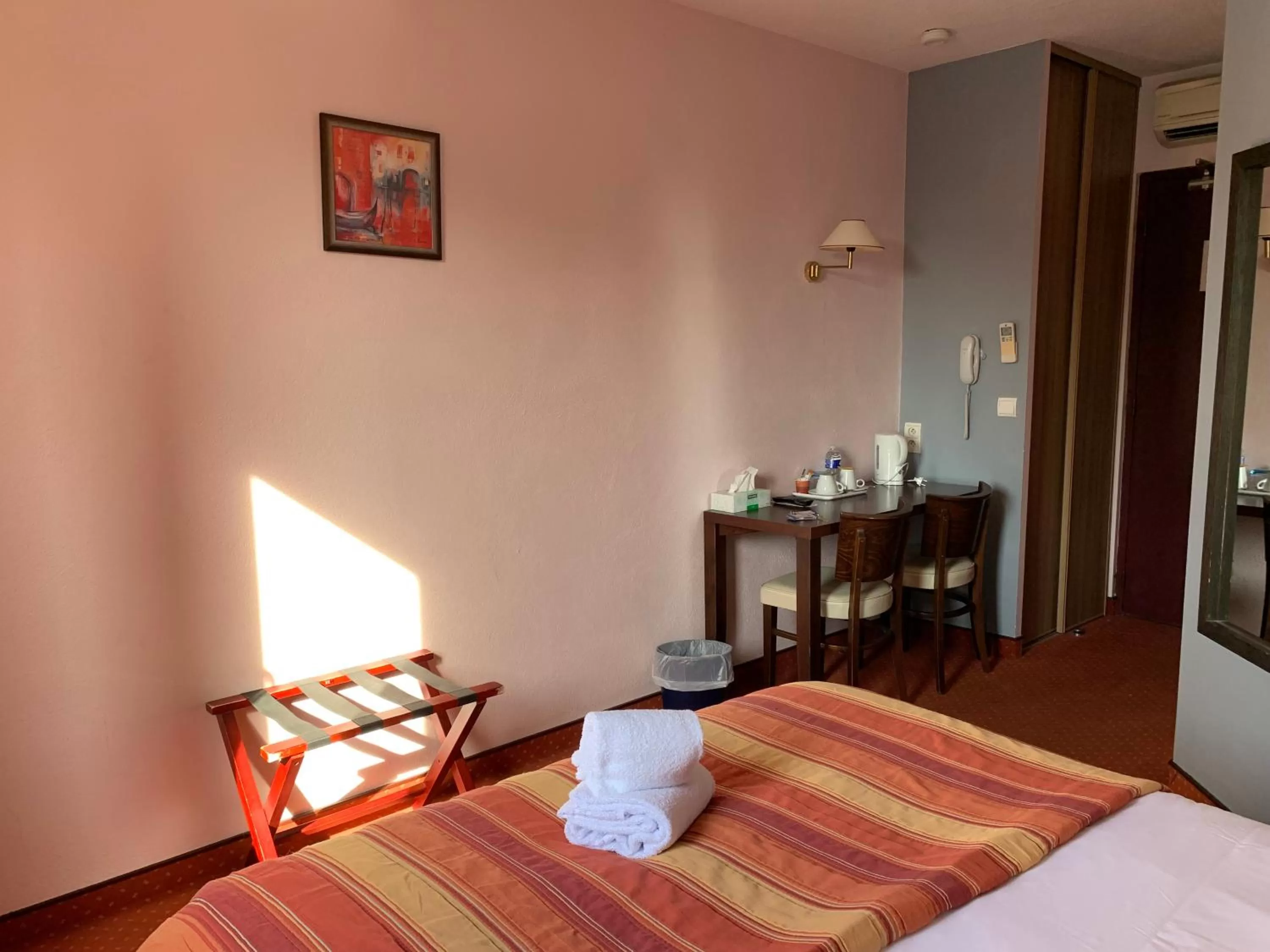 Photo of the whole room, Bed in Le Mas De Gaujac