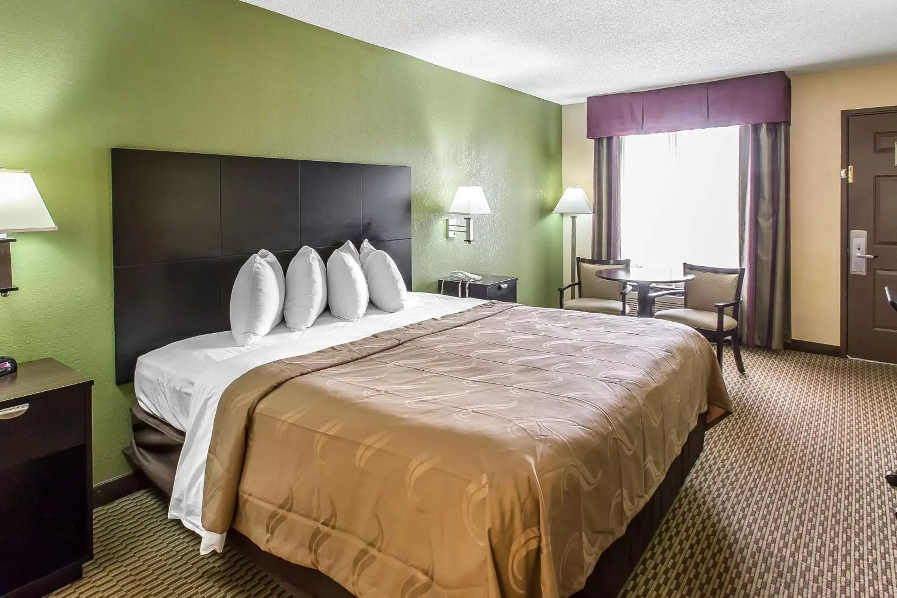 Photo of the whole room, Bed in Quality Inn Adairsville-Calhoun South