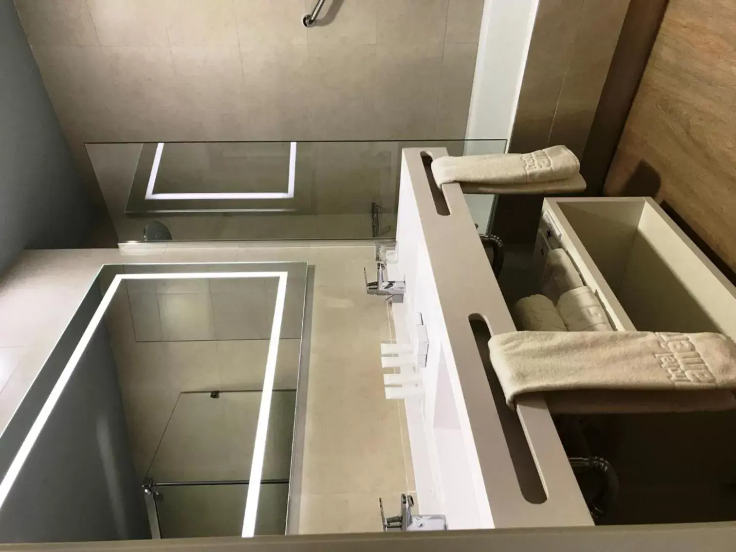 Bathroom in Hotel América Sevilla