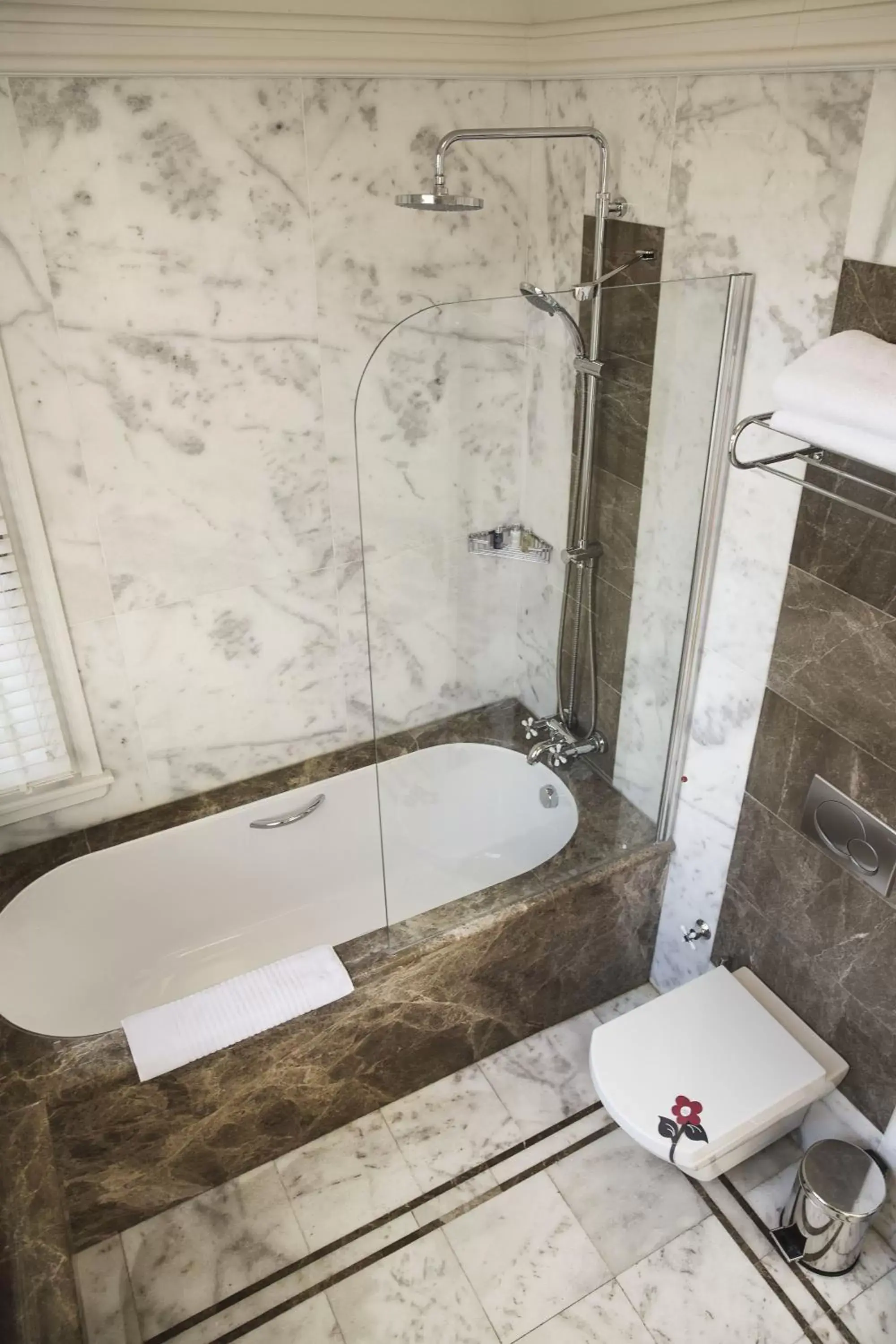 Shower, Bathroom in Corinne Art & Boutique Hotel
