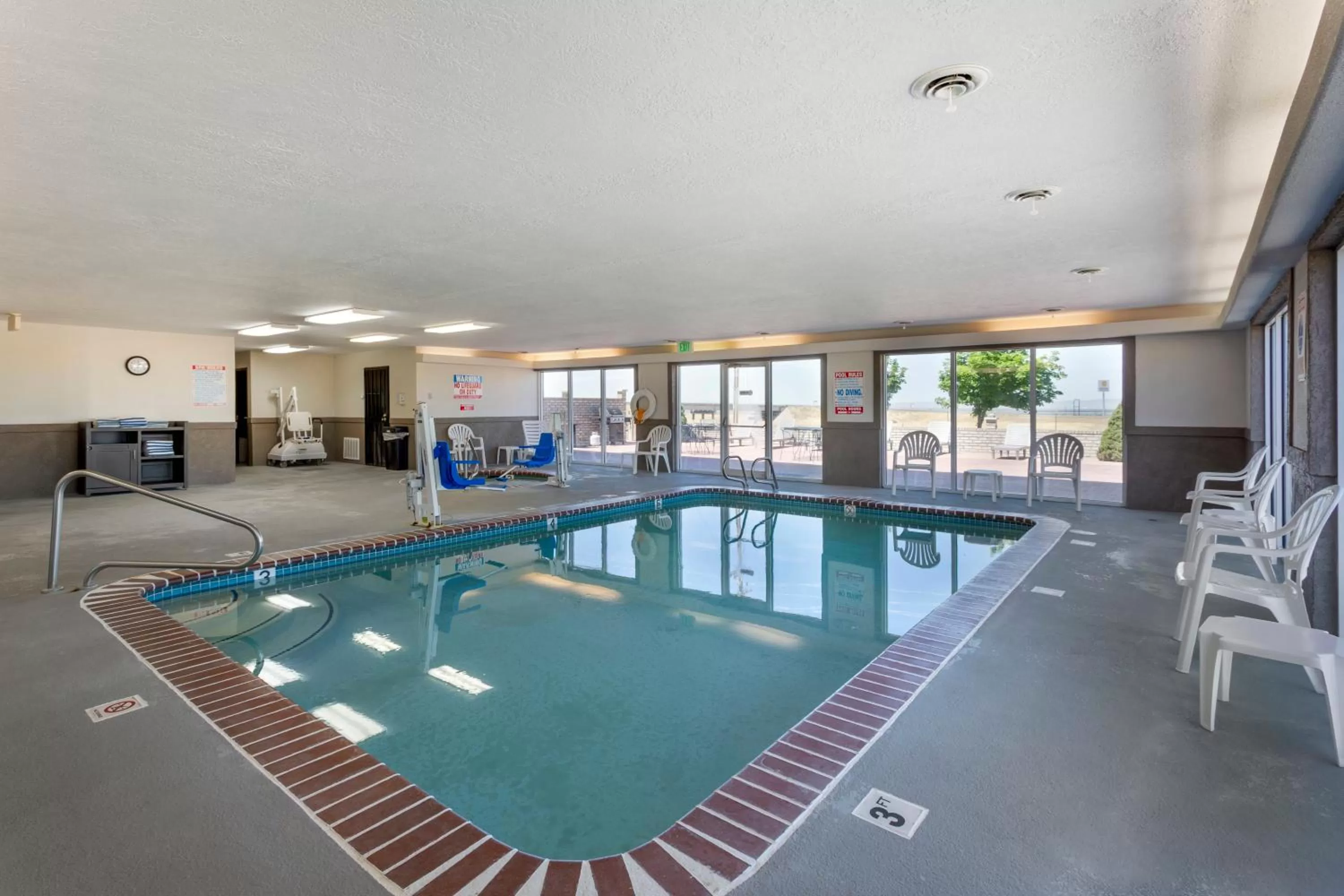 Swimming pool in Quality Inn & Suites Fillmore I-15