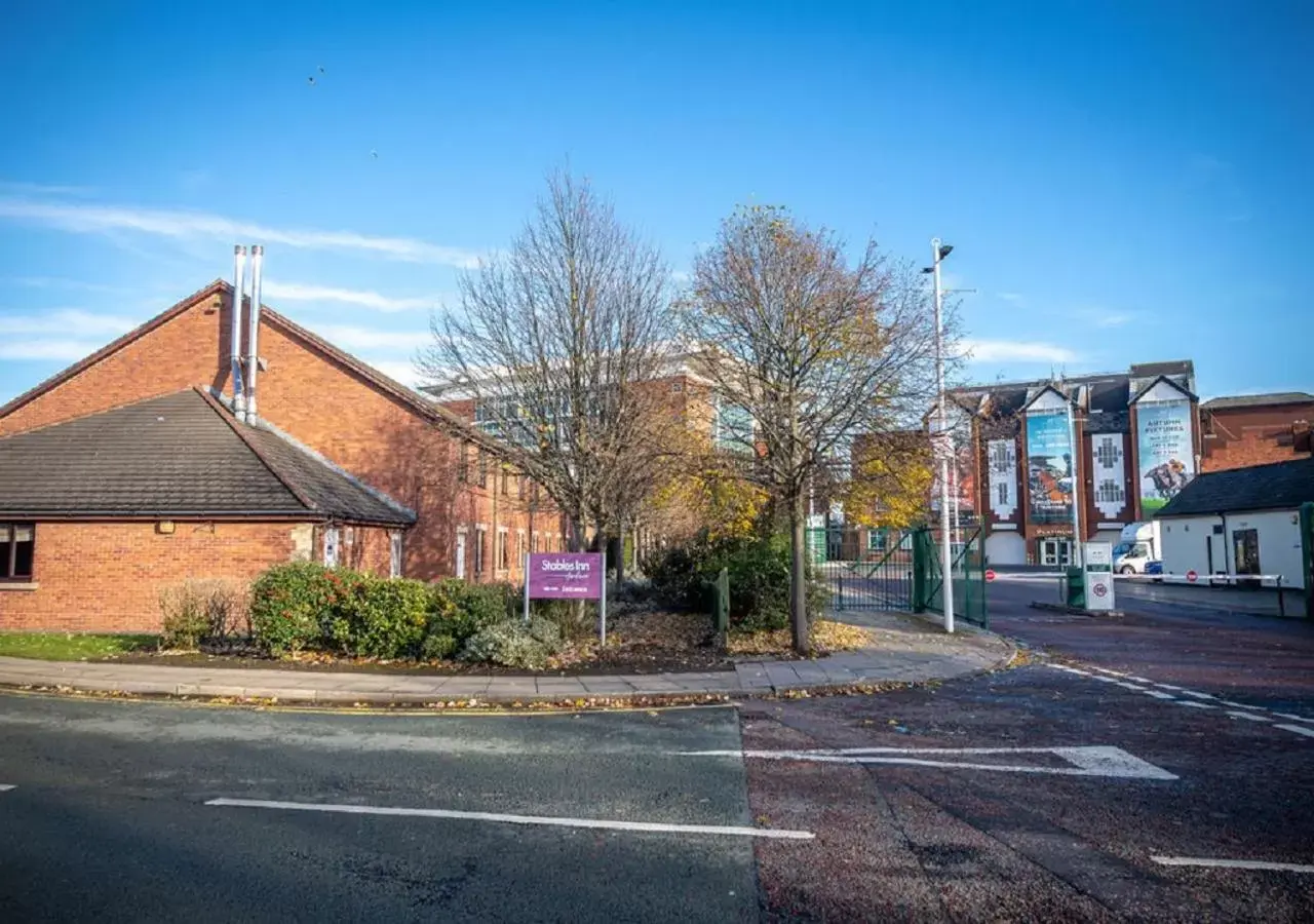 Neighbourhood, Property Building in Stables Inn, Aintree