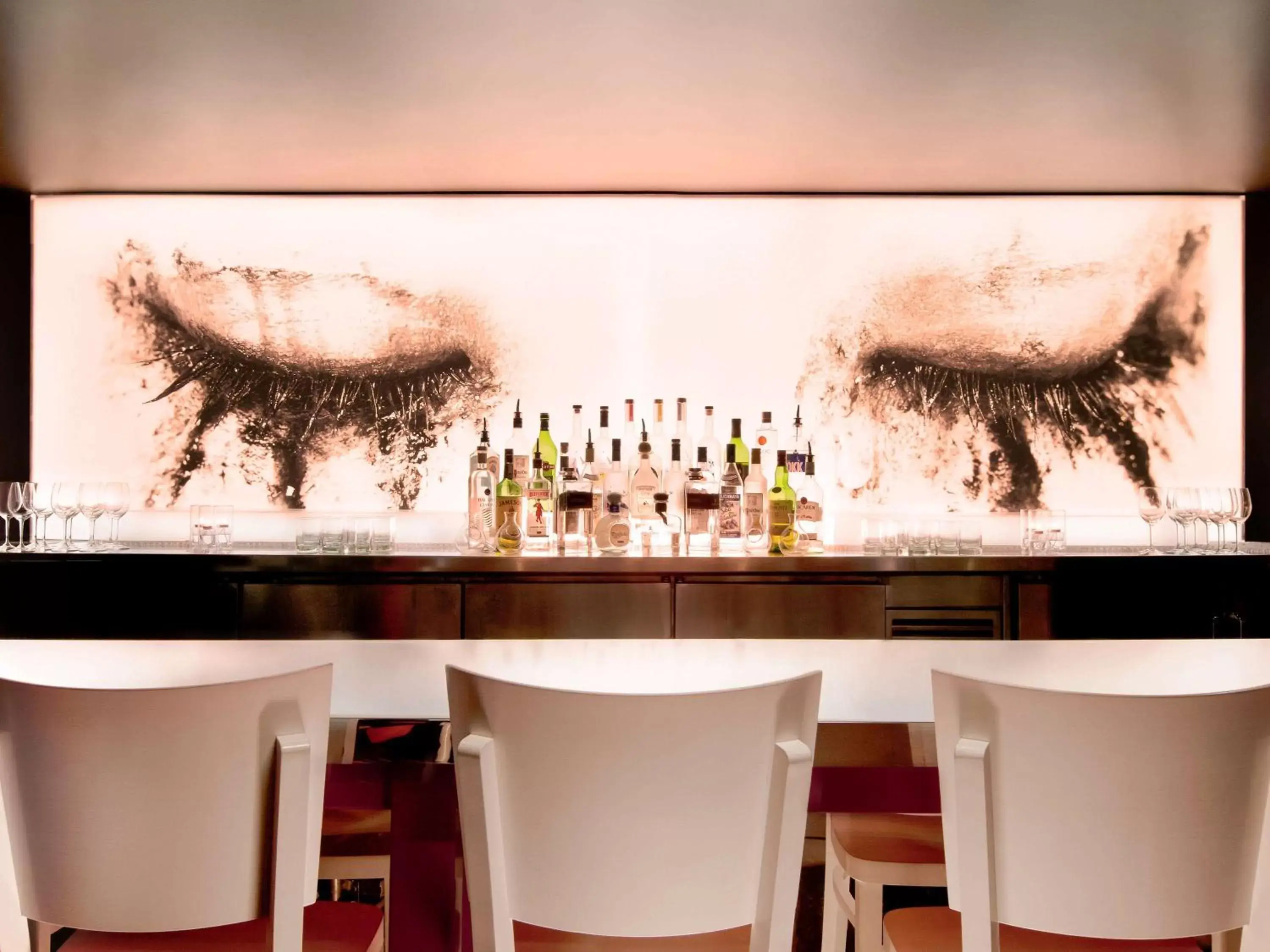 Restaurant/places to eat, Lounge/Bar in SLS South Beach