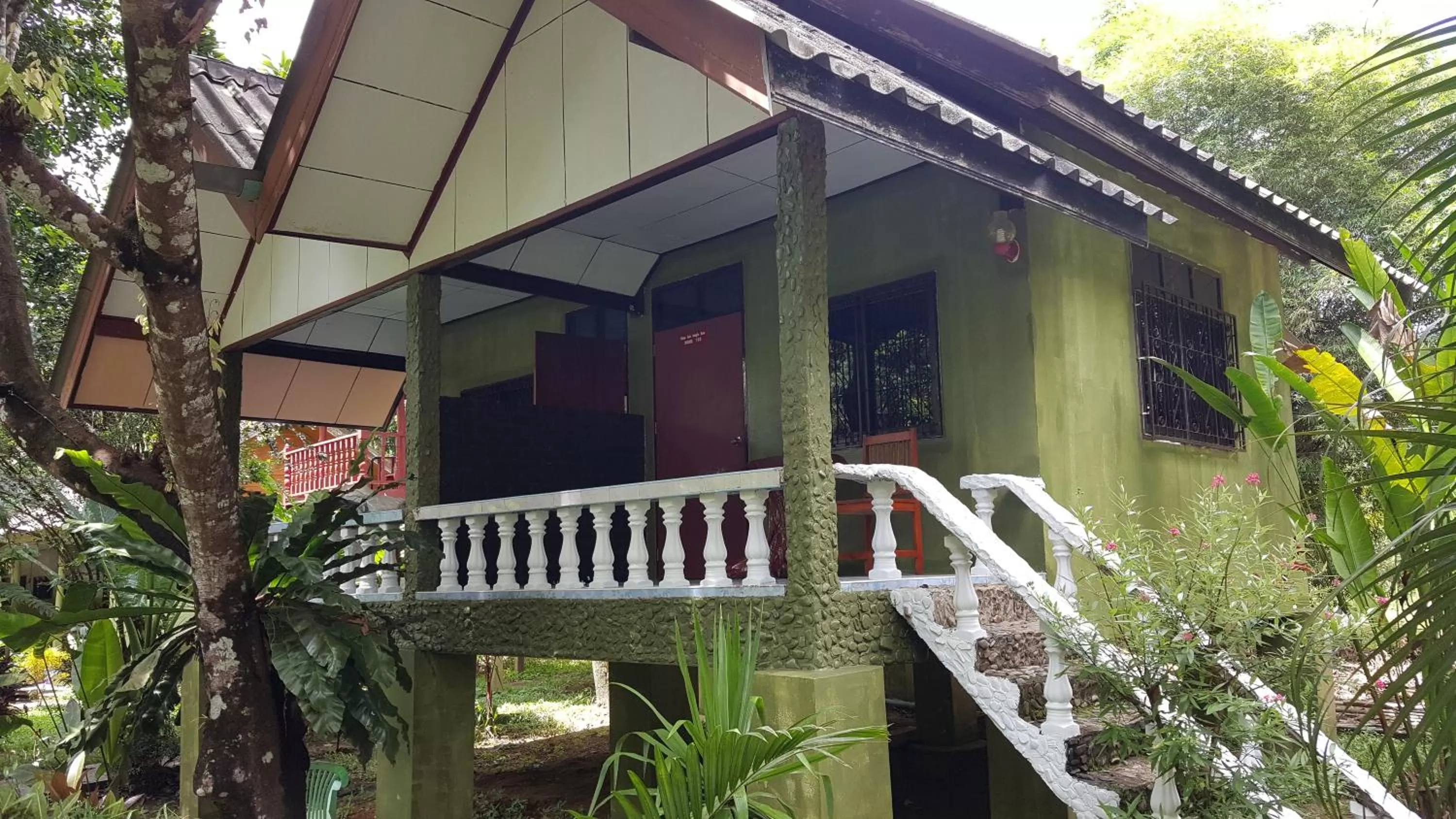 Property building in Khao Sok Jungle Huts Resort
