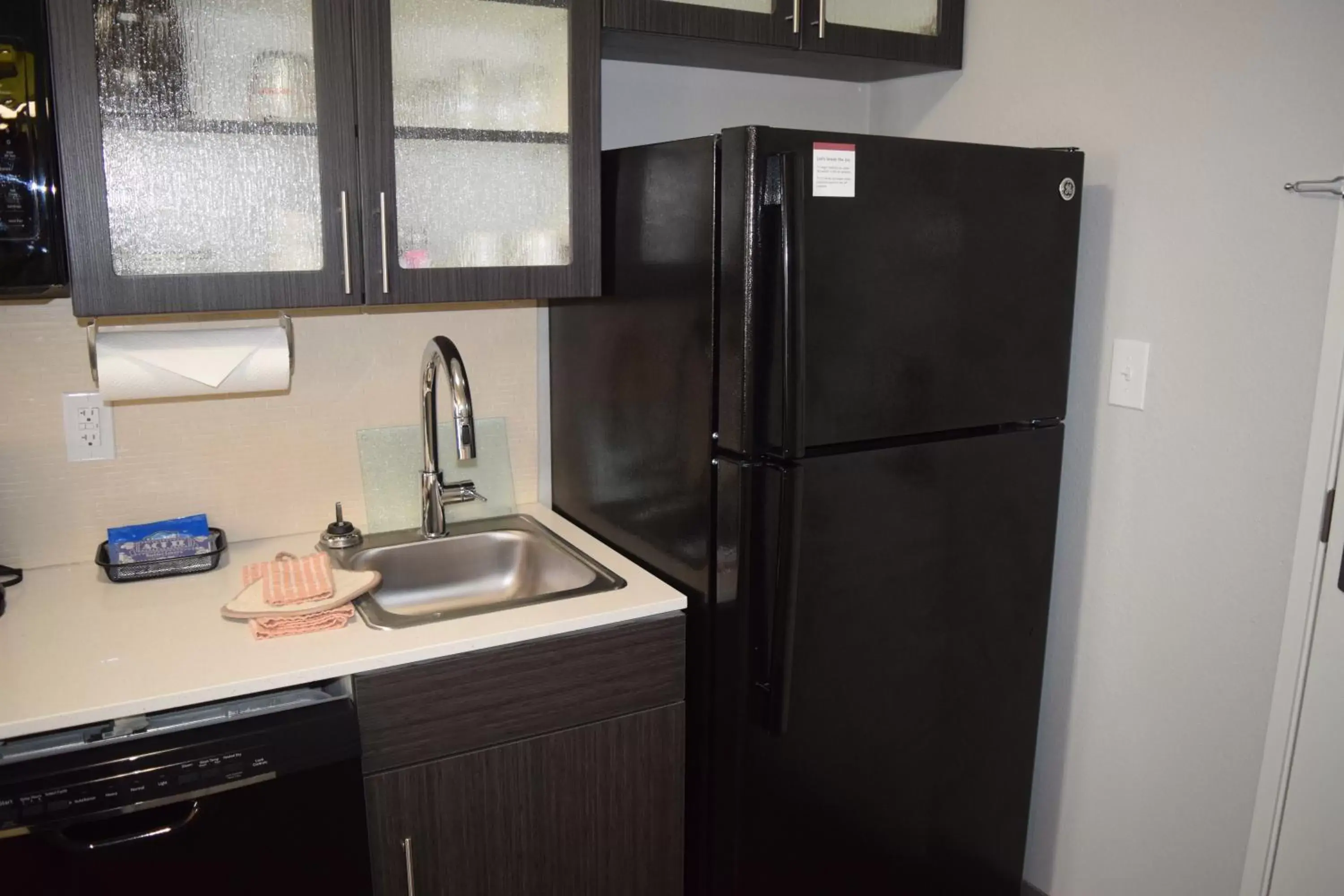 Photo of the whole room, Kitchen/Kitchenette in Candlewood Suites - Nashville Metro Center, an IHG Hotel