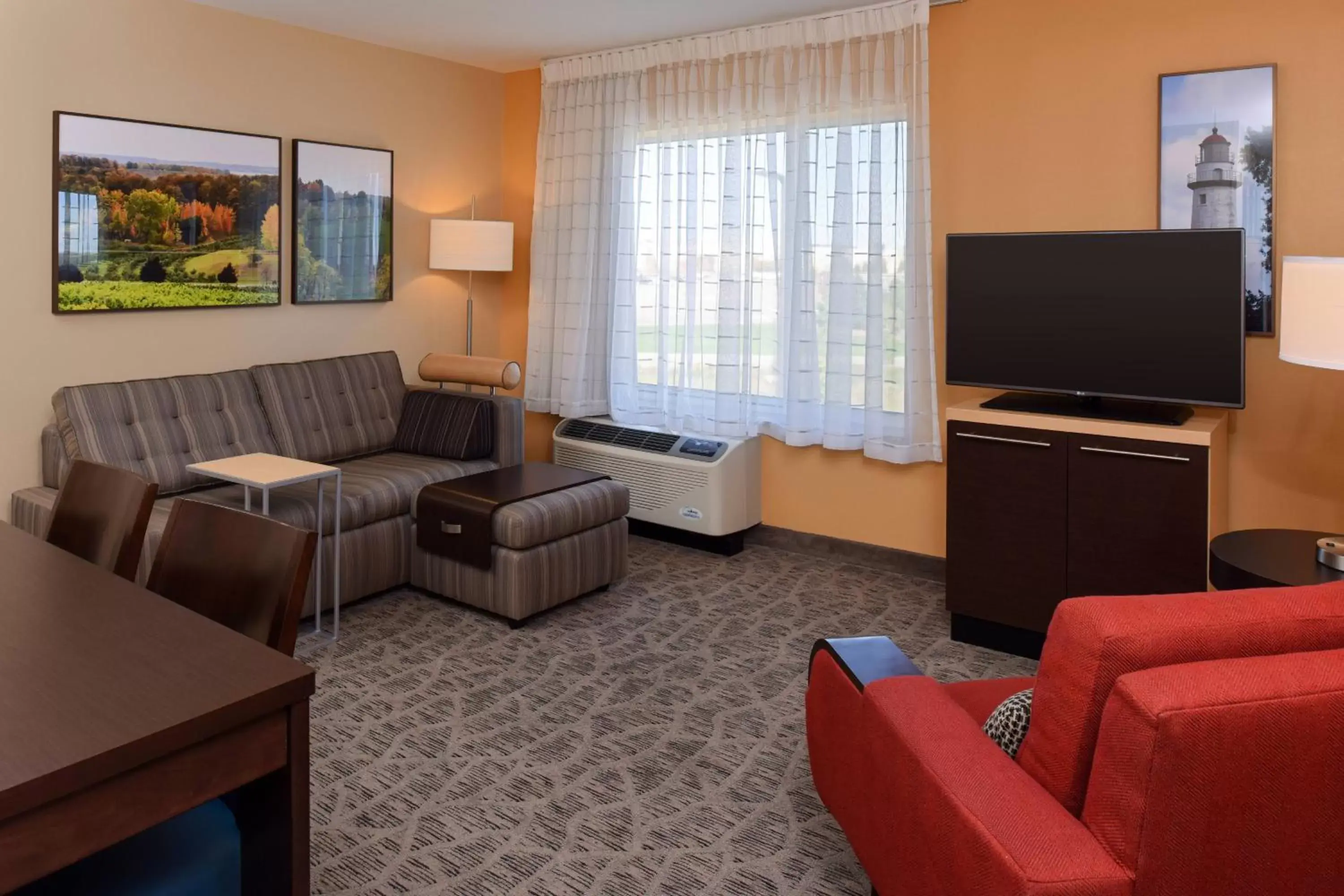 Bedroom, Seating Area in TownePlace by Marriott Suites Detroit Auburn Hills