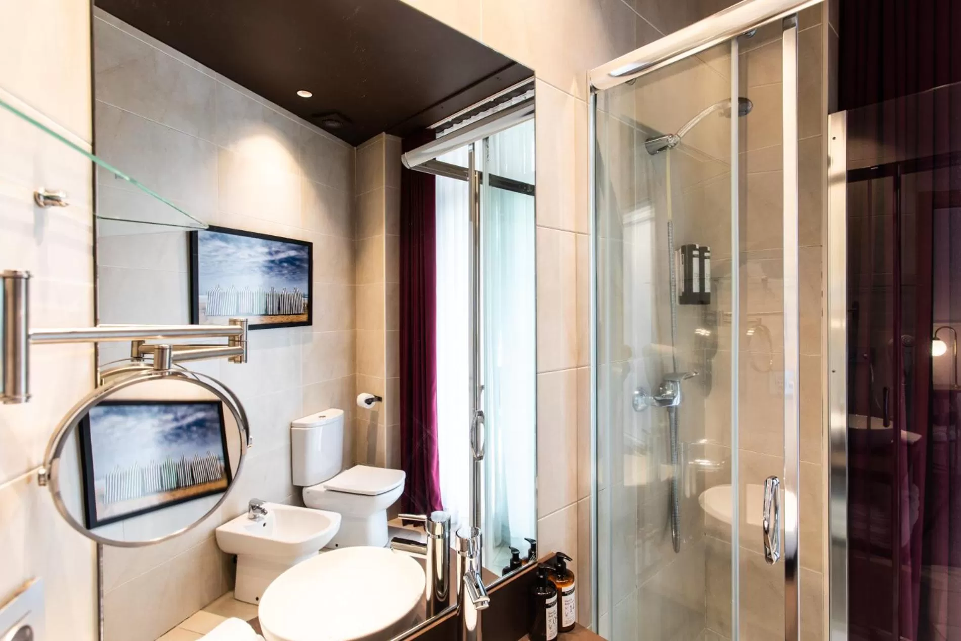 Bathroom in Hotel Trueba