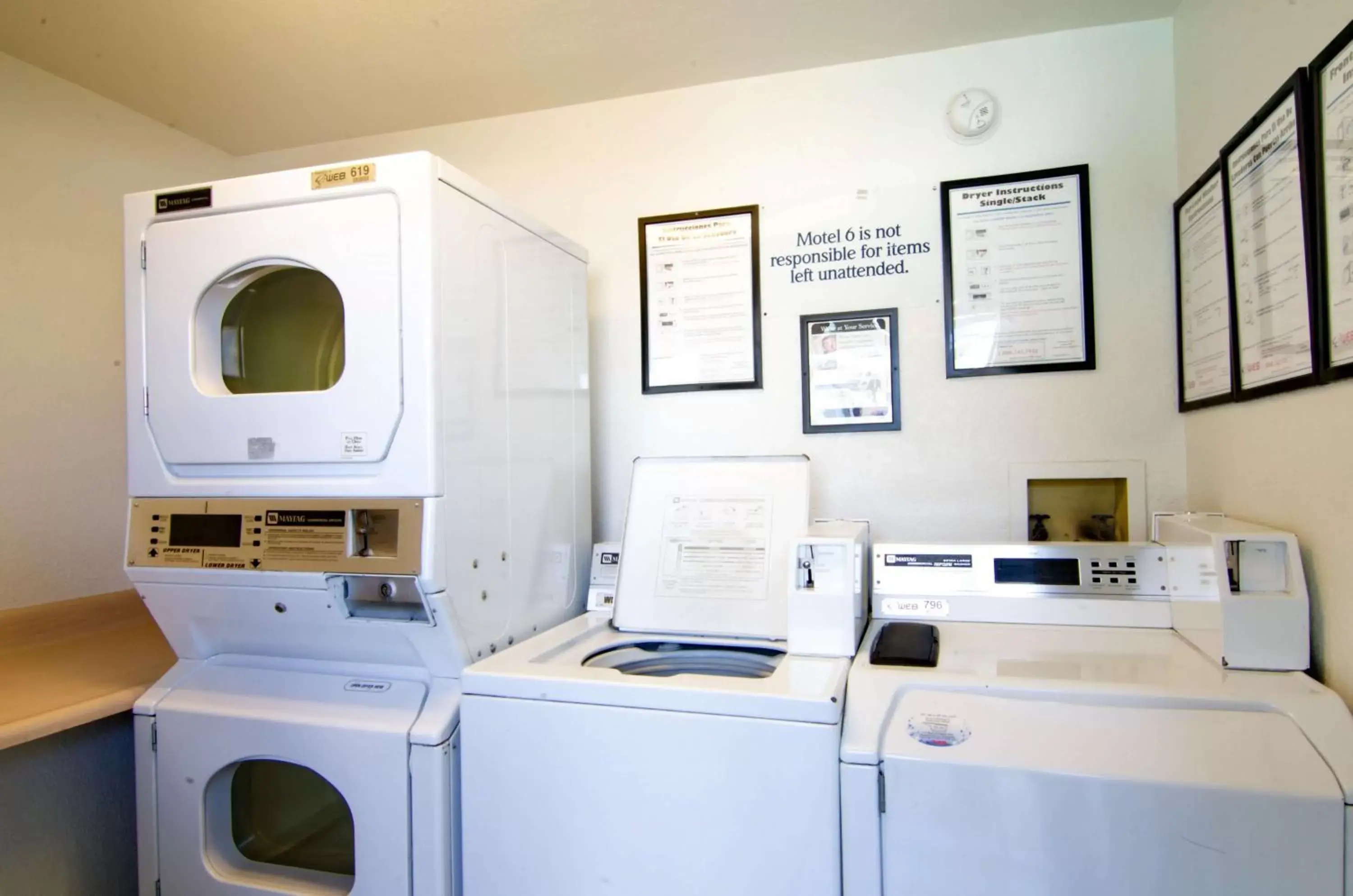 laundry, Kitchen/Kitchenette in Motel 6-North Palm Springs, CA - North