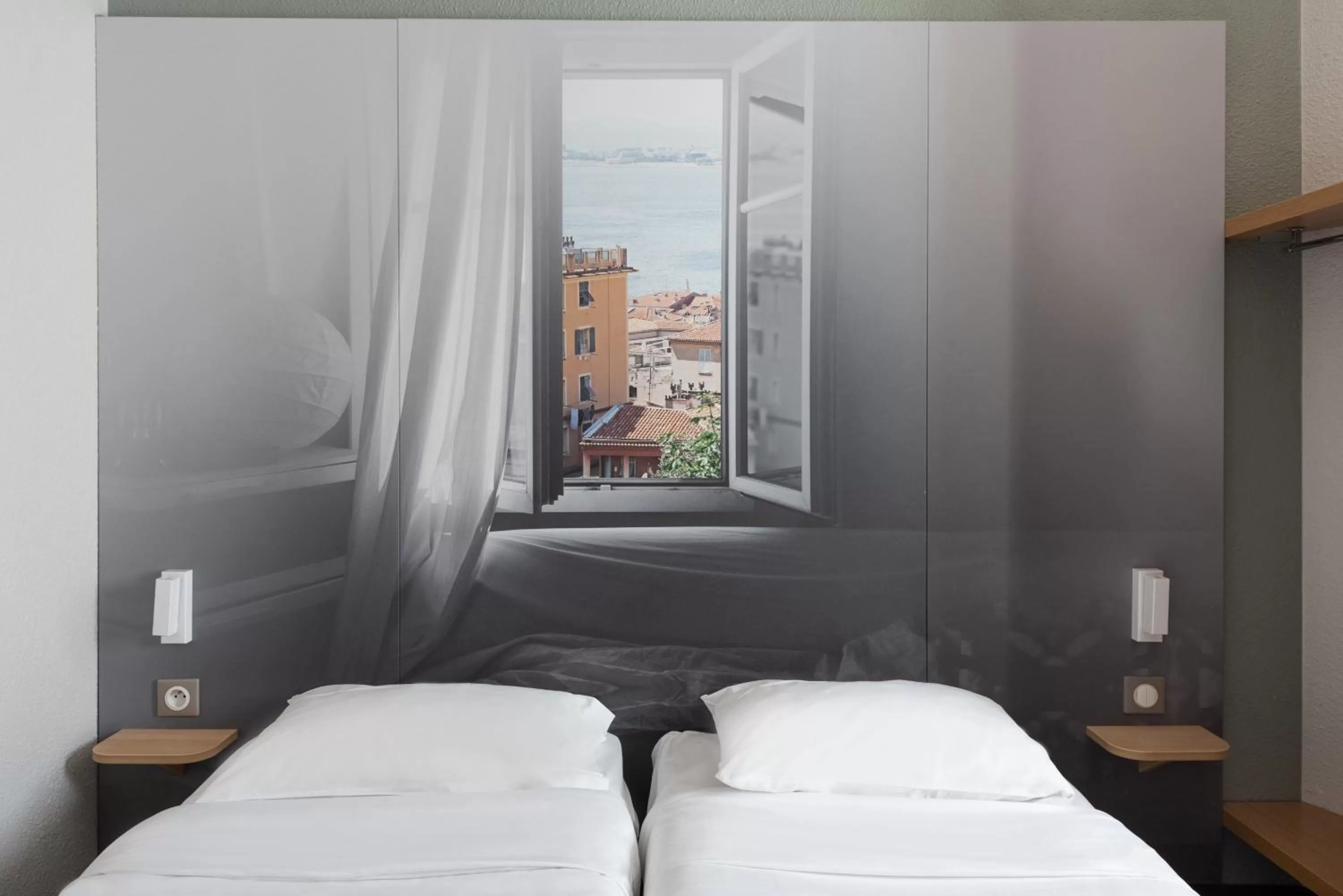 Photo of the whole room, Bed in B&B HOTEL Villeneuve Loubet Plage