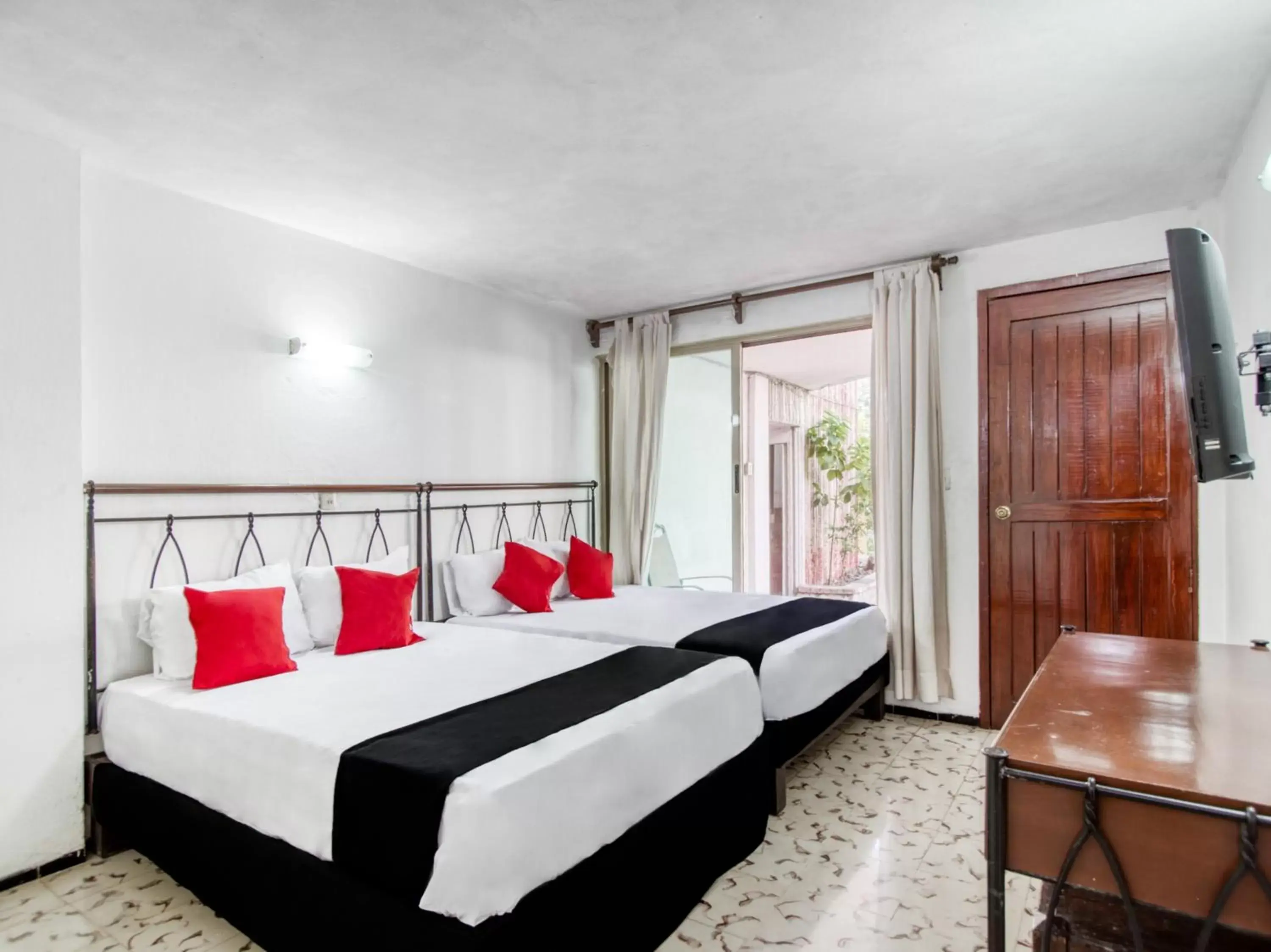 Bedroom, Bed in Hotel San Carlos