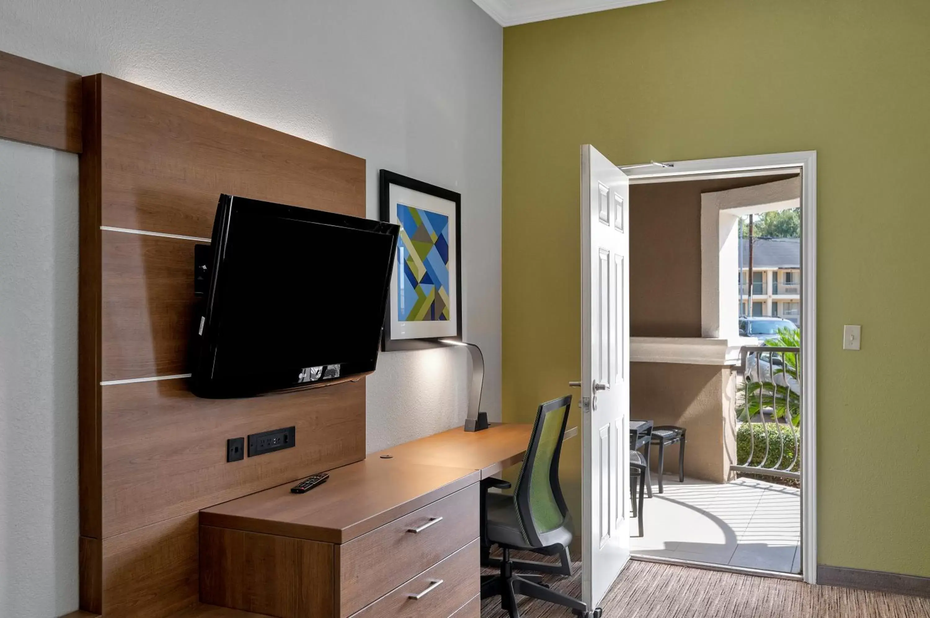 Photo of the whole room, TV/Entertainment Center in Holiday Inn Express Hotel & Suites Lufkin South, an IHG Hotel