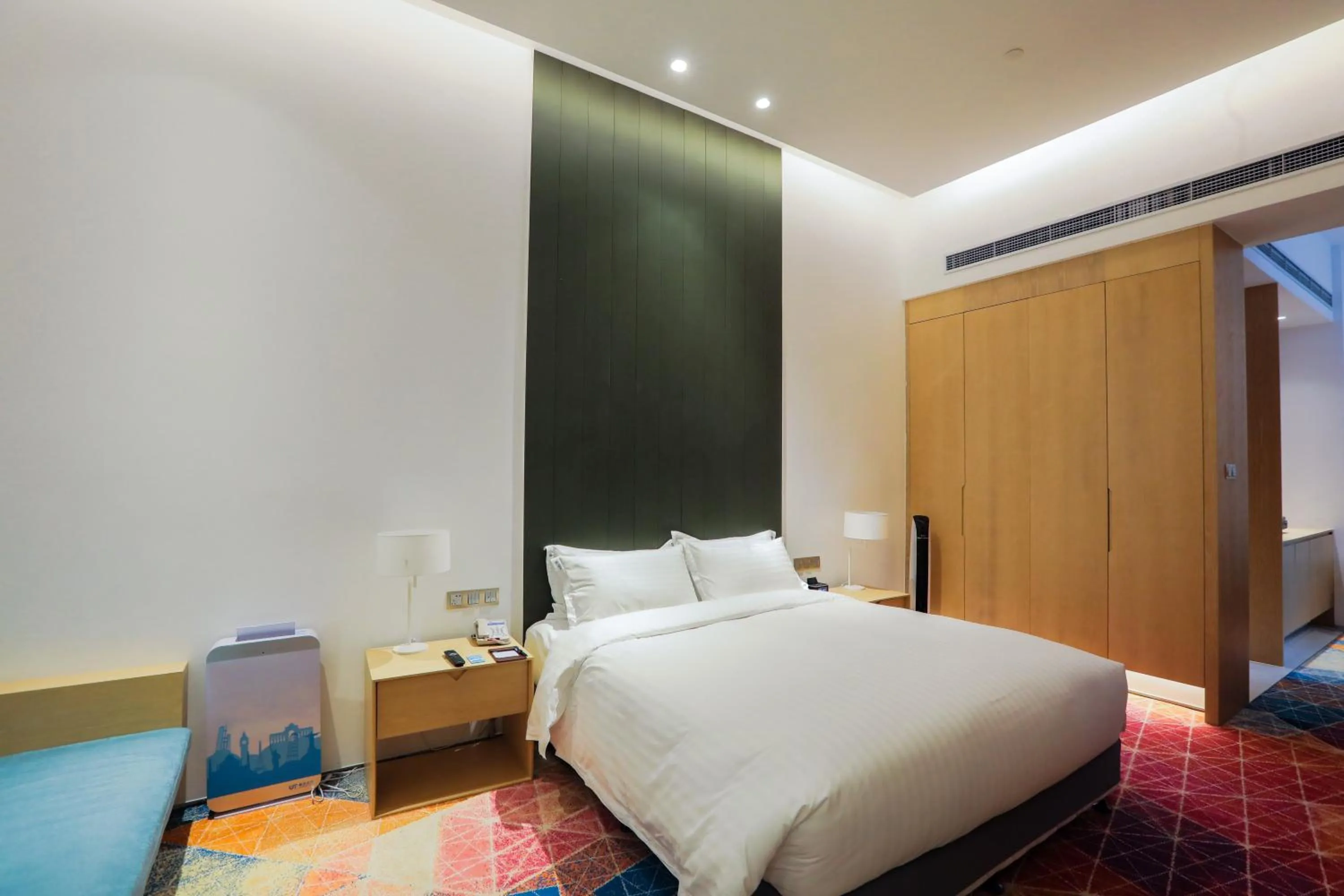 Photo of the whole room, Bed in Holiday Inn Express Shanghai Songjiang Fangta by IHG