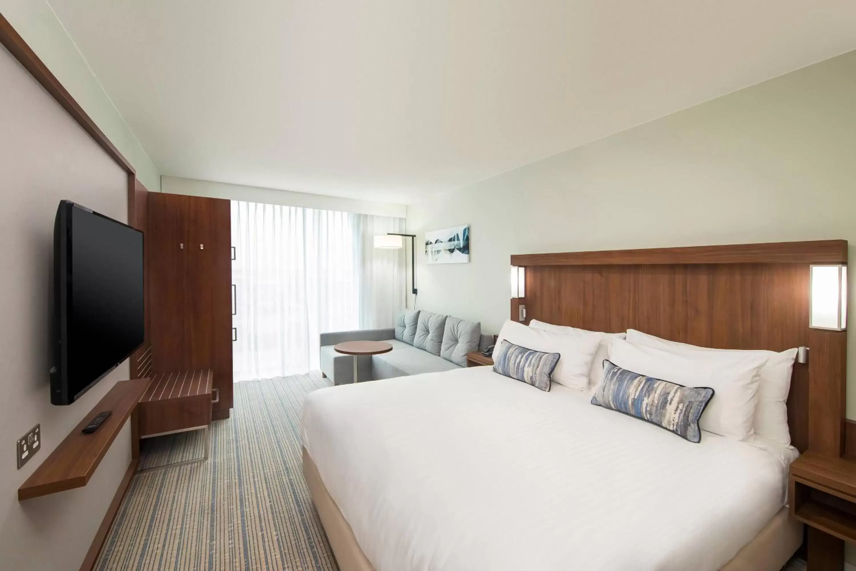 Photo of the whole room, Bed in Courtyard by Marriott Inverness Airport