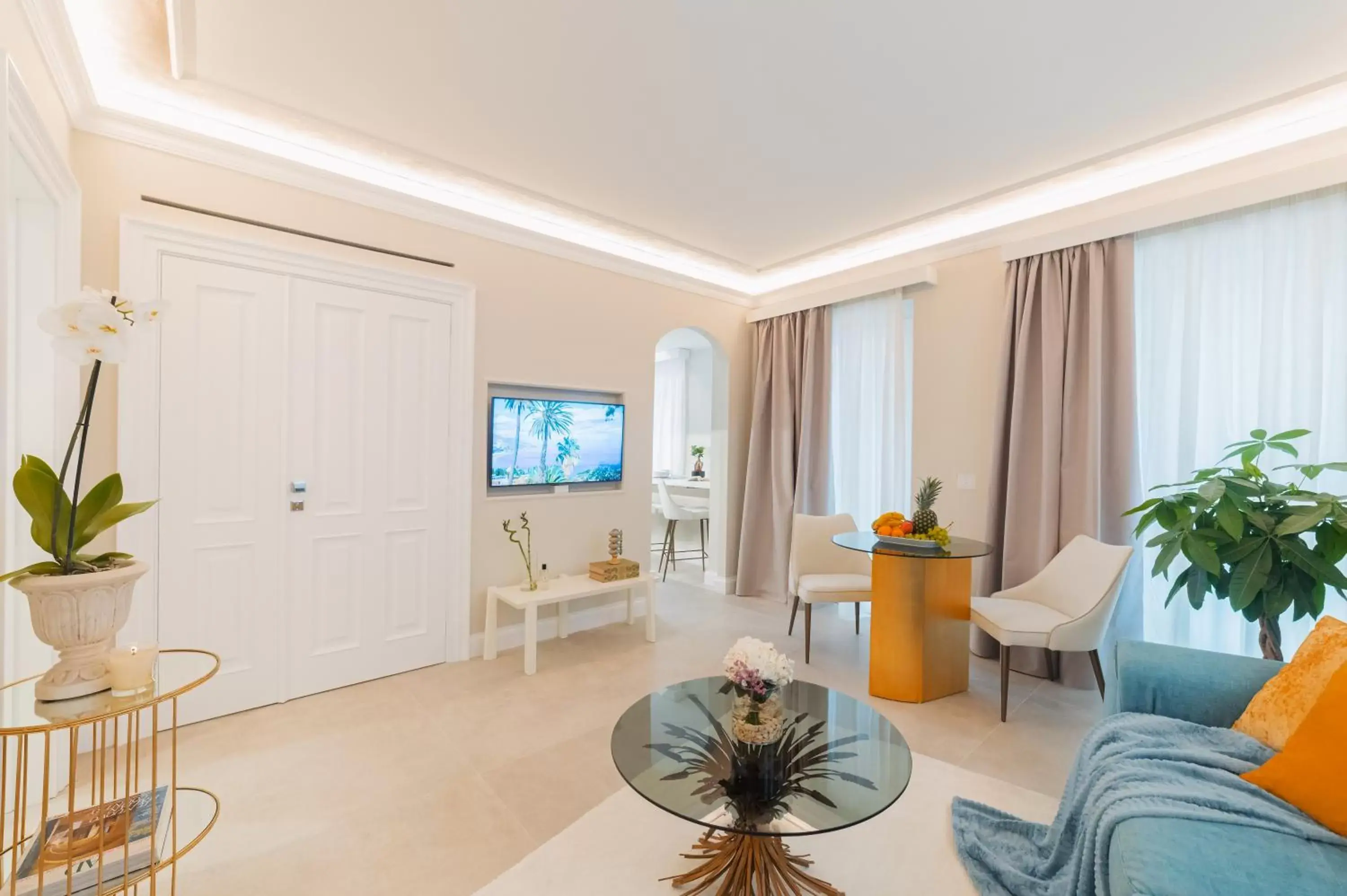 Living room, Seating Area in Naxi Suites