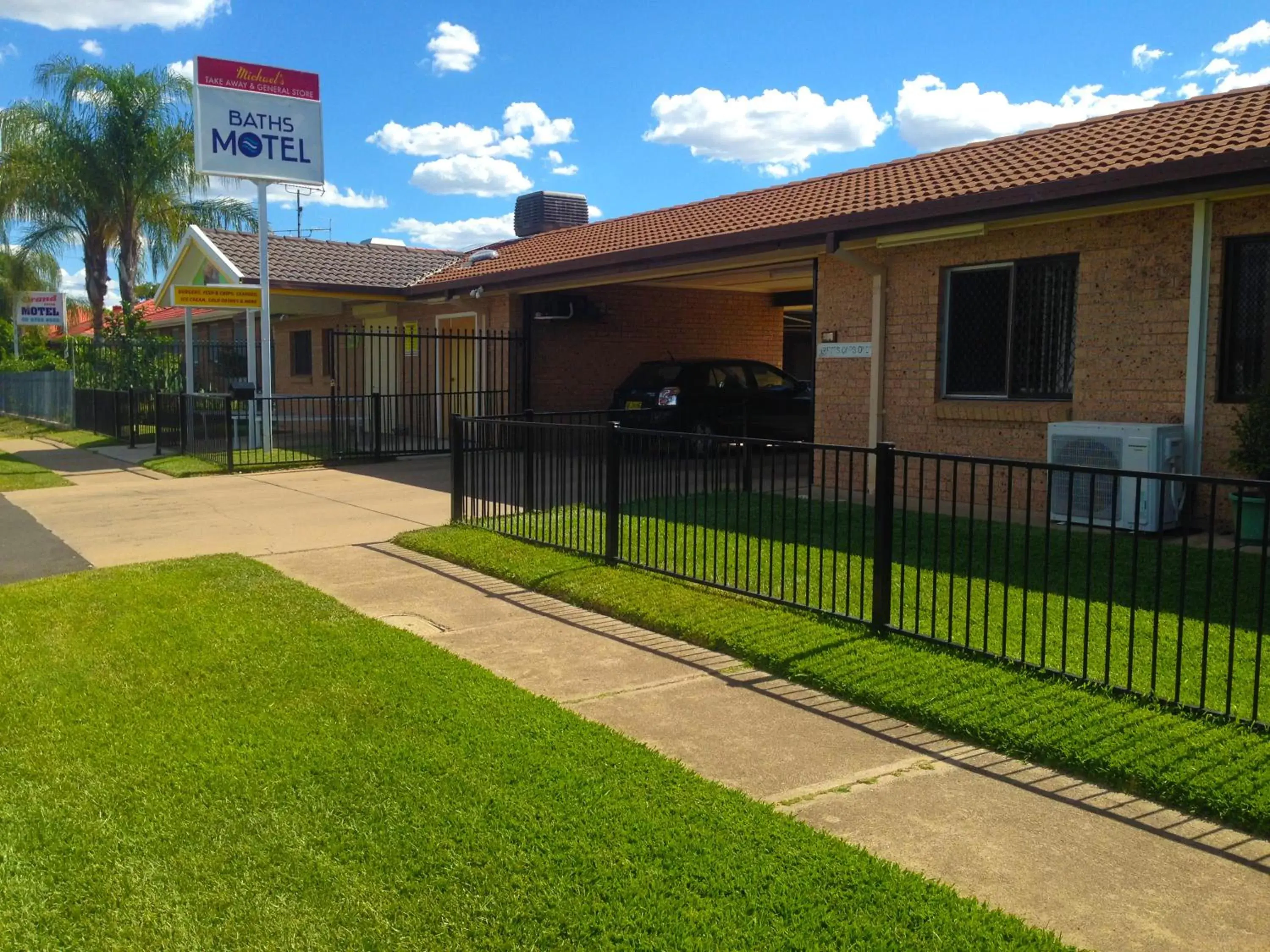 Facade/entrance, Property Building in Baths Motel Moree