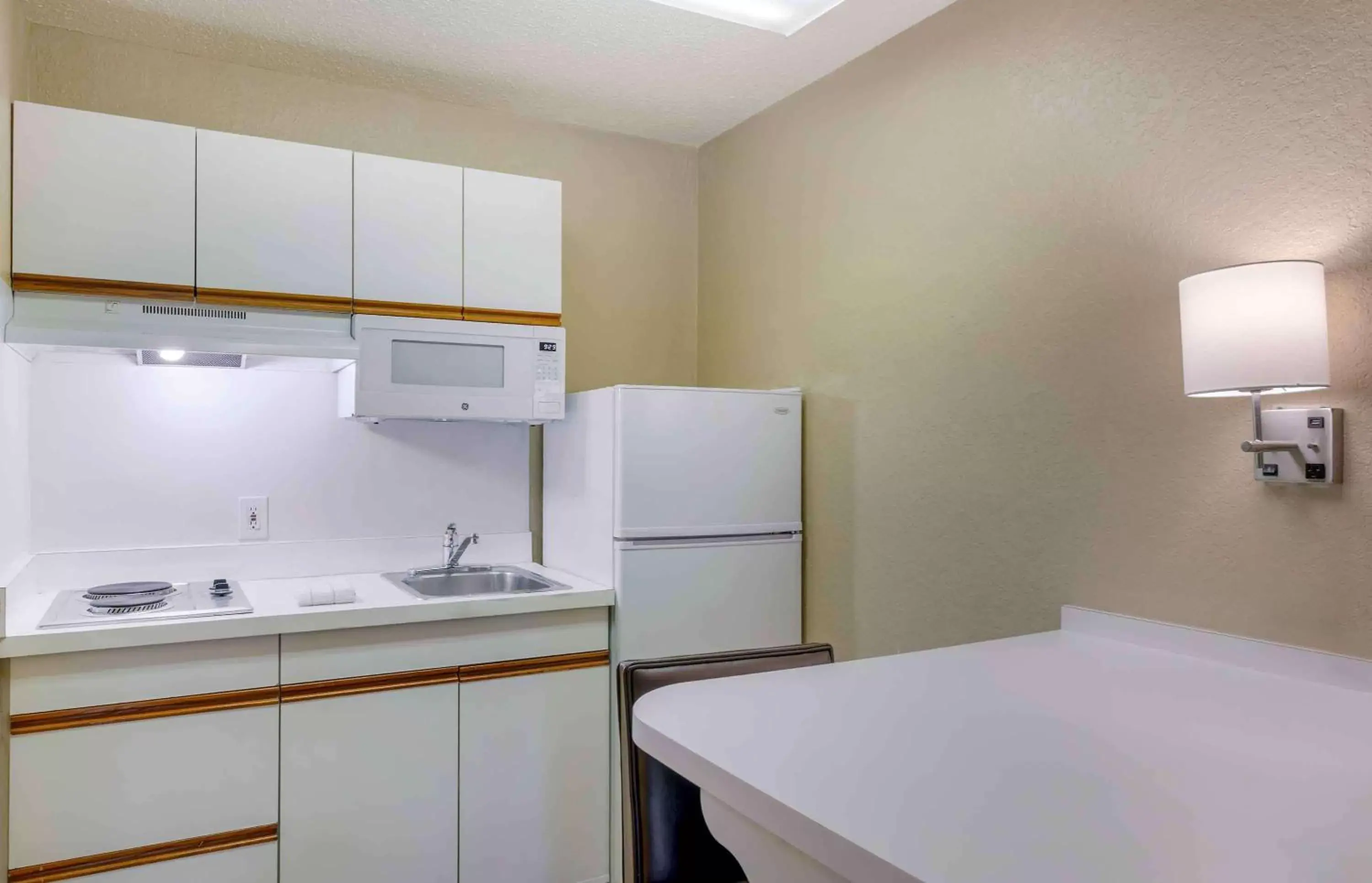 Bedroom, Kitchen/Kitchenette in Extended Stay America Suites - Nashville - Franklin - Cool Springs