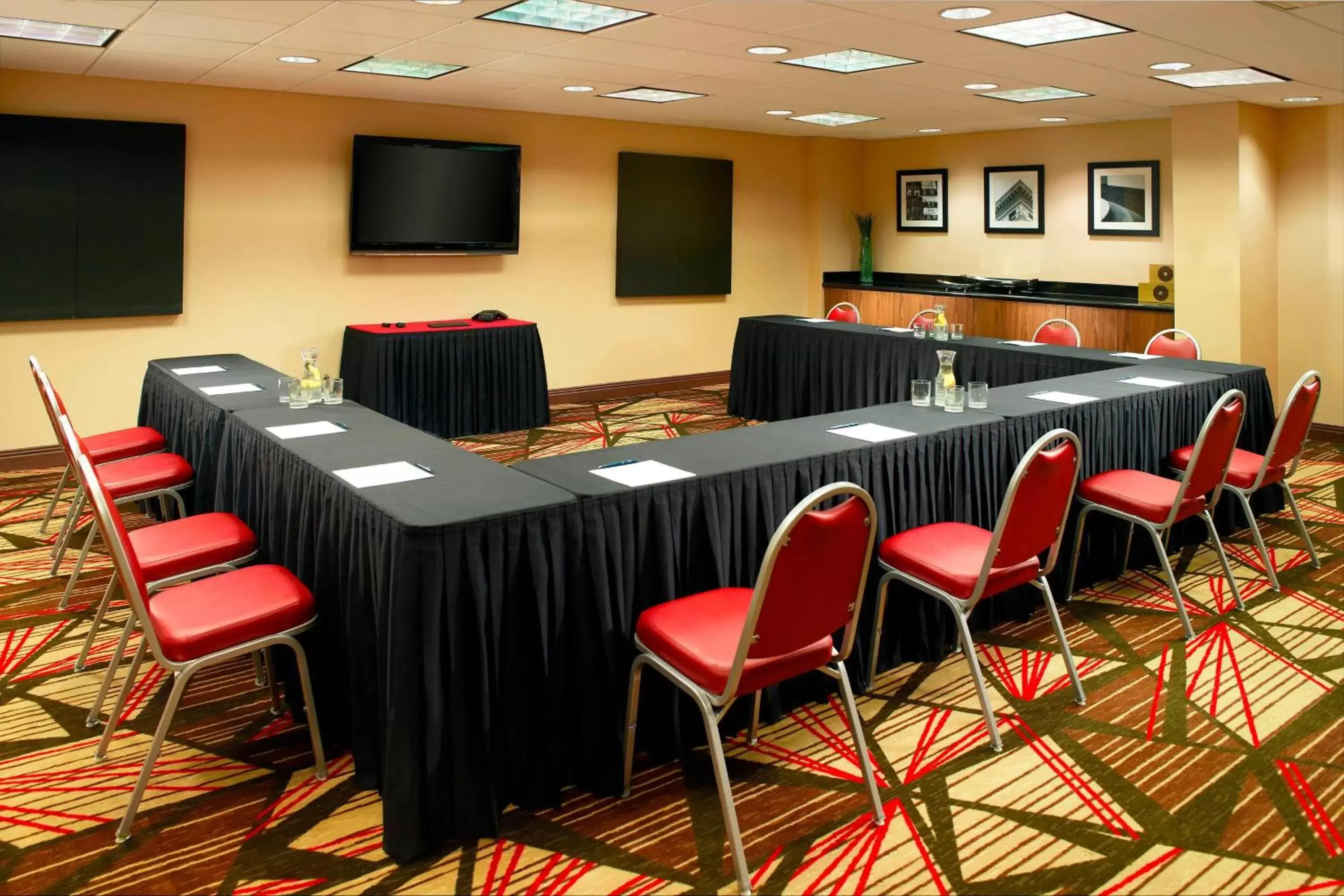 Meeting/conference room in Four Points by Sheraton Nashville Airport