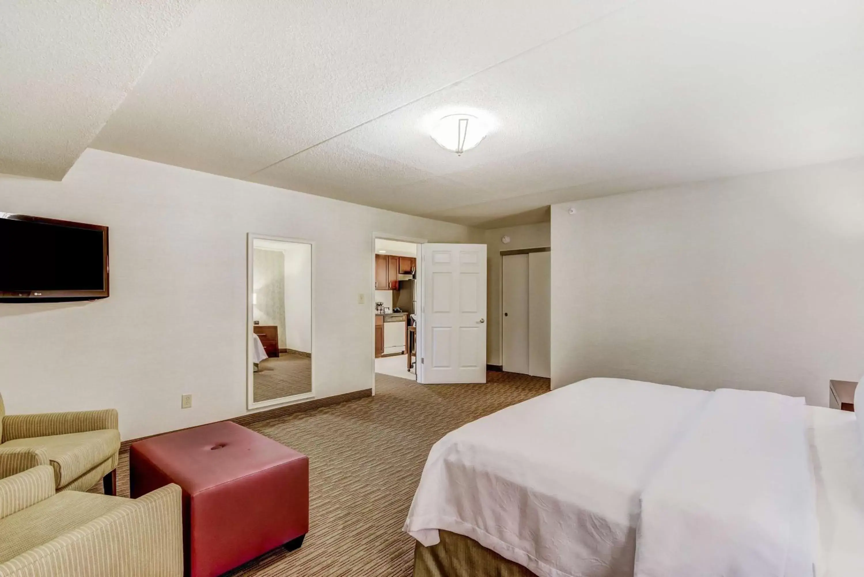 Bedroom, TV/Entertainment Center in Homewood Suites by Hilton Indianapolis Carmel