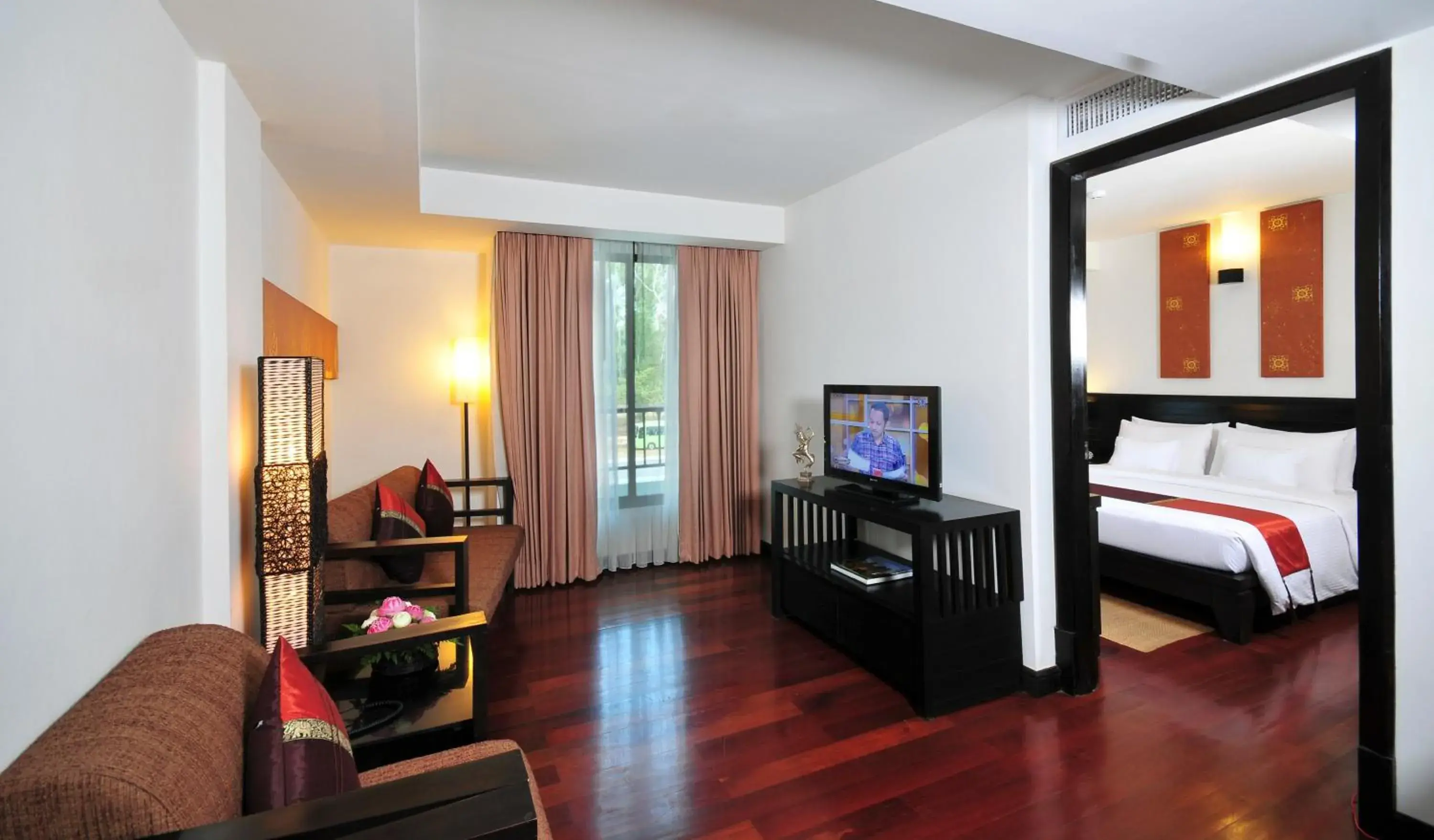 Living room, TV/Entertainment Center in Tara Angkor Hotel