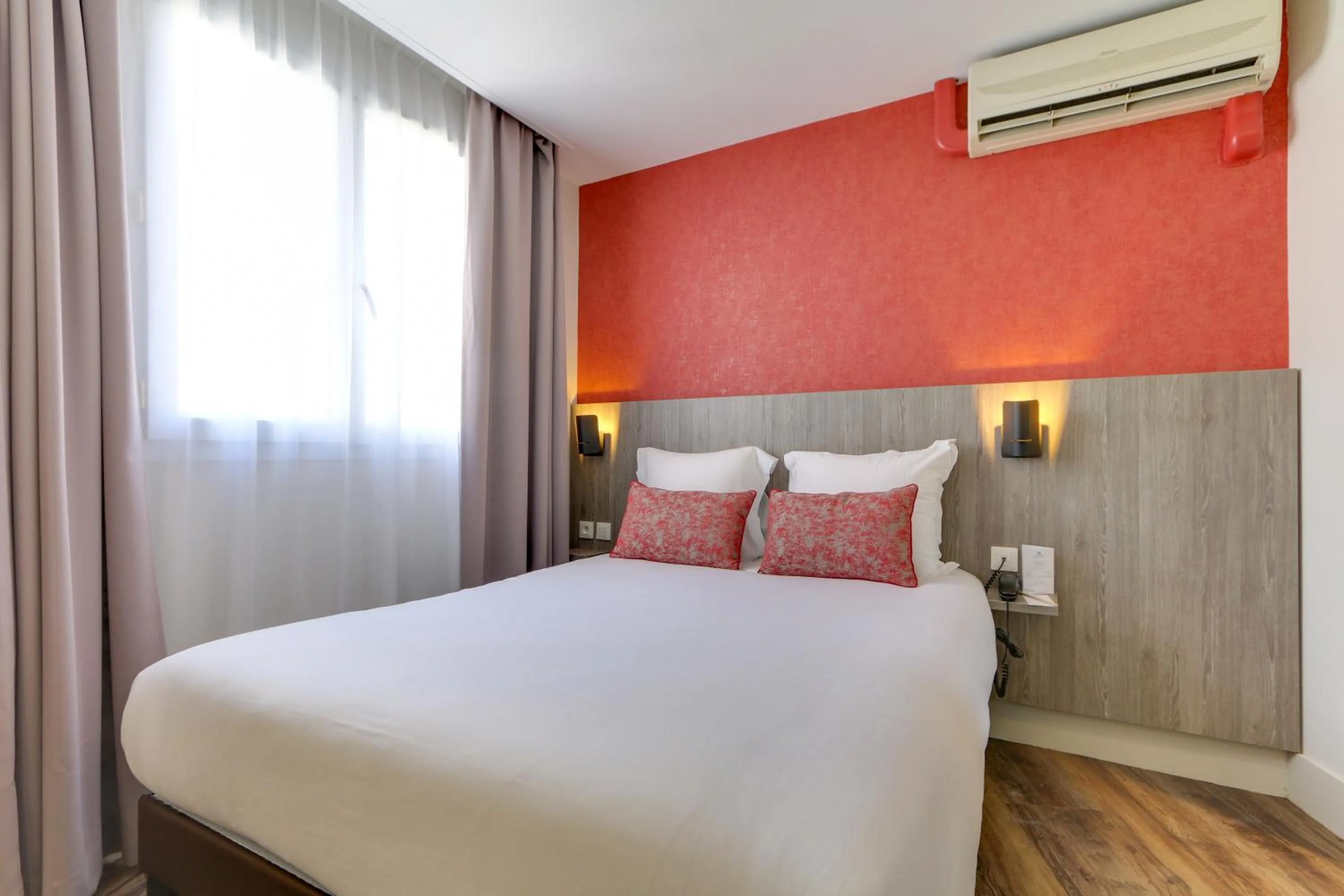 Bed in Sure Hotel by Best Western Paris Gare du Nord