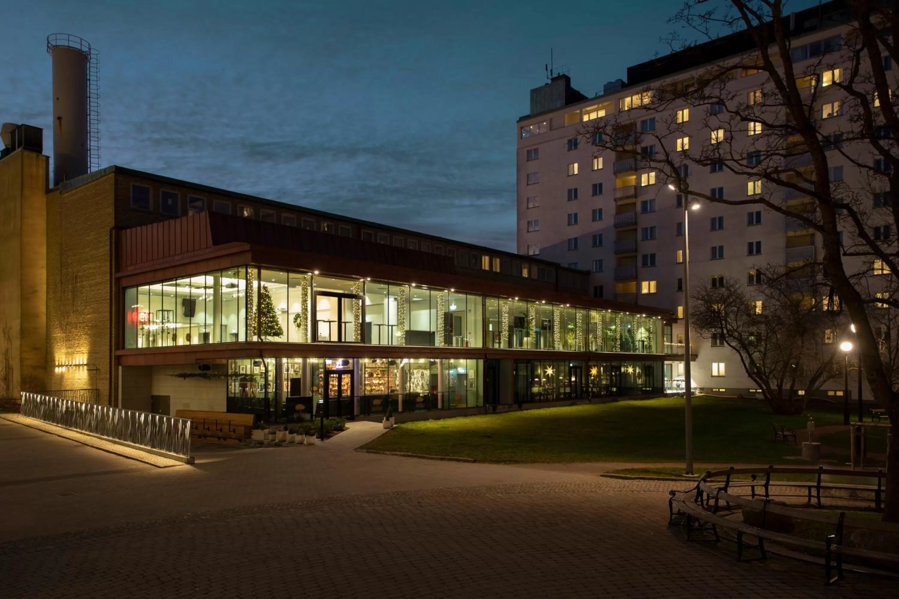 Entertainment in Elite Park Avenue Hotel