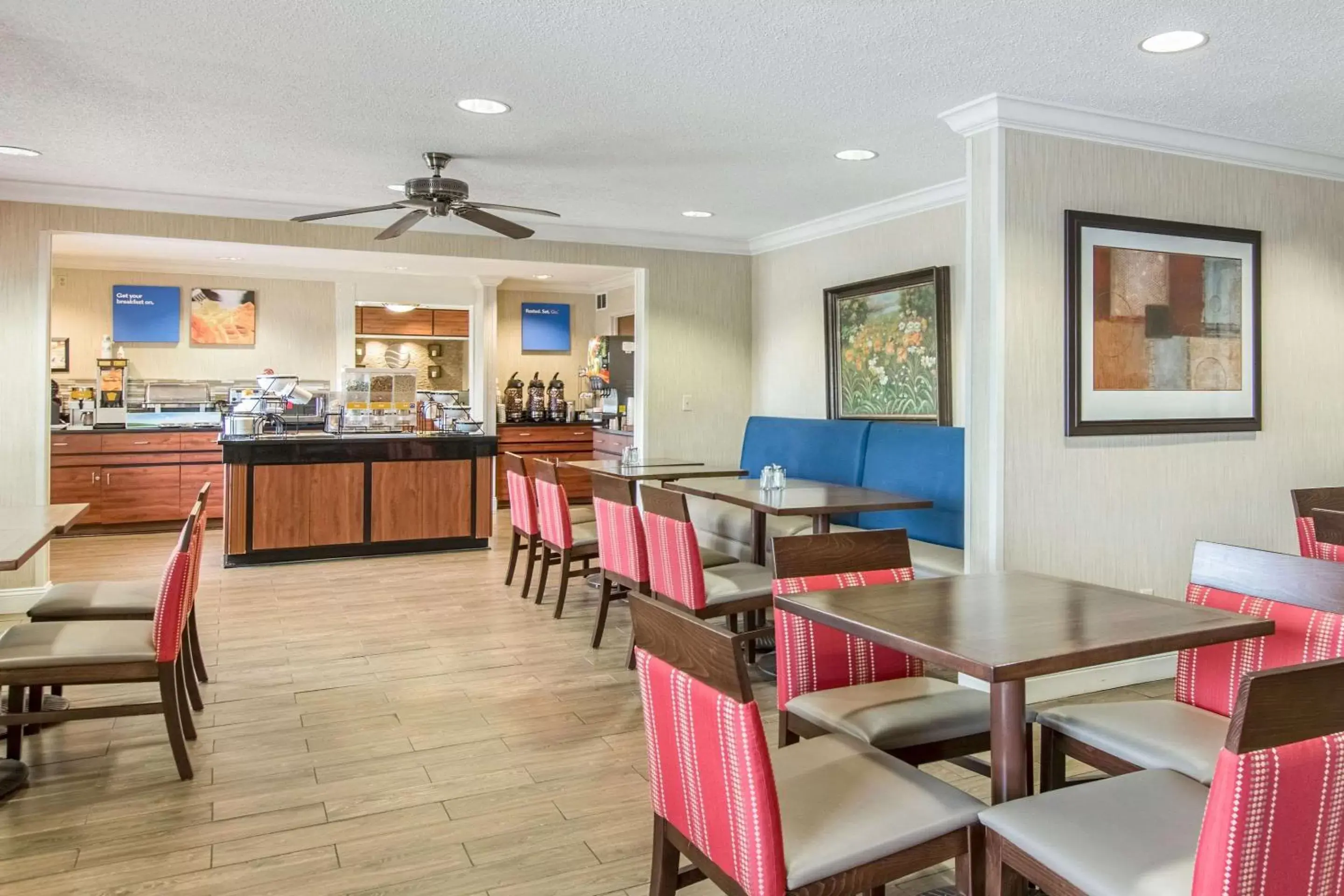 Restaurant/Places to Eat in Comfort Inn East Evansville