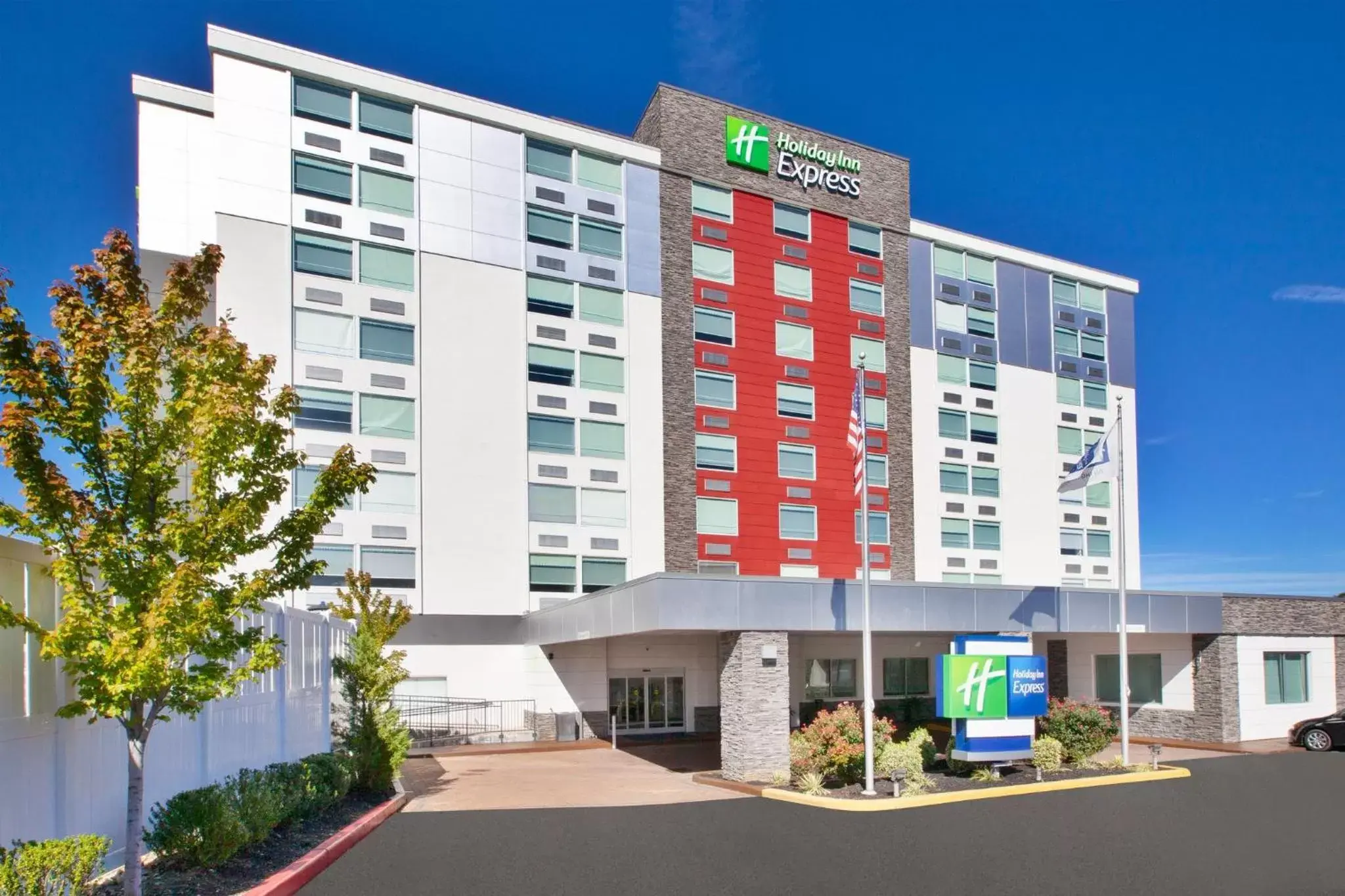 Property building in Holiday Inn Express Richmond - Midtown by IHG Property building in Holiday Inn Express Richmond - Midtown by IHG