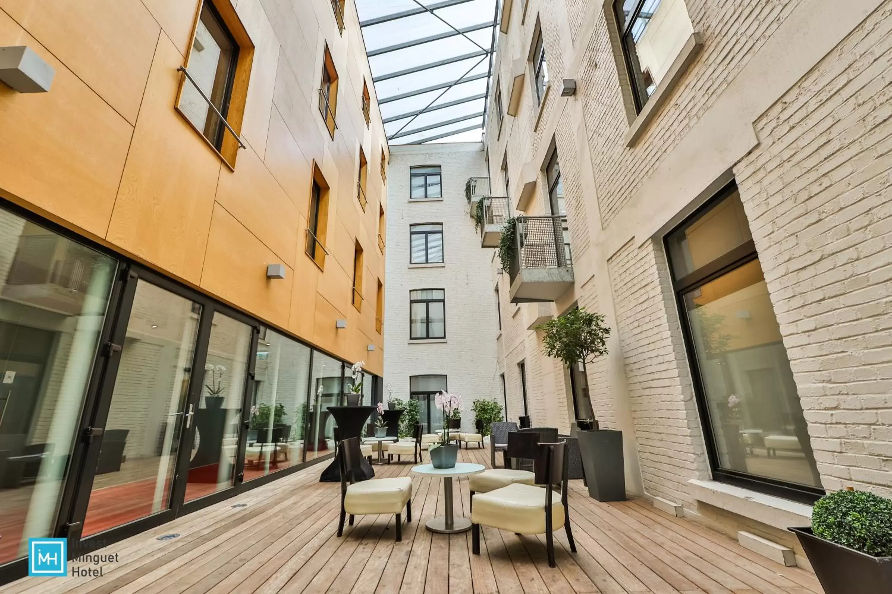 Patio in Hotel De La Couronne Liege