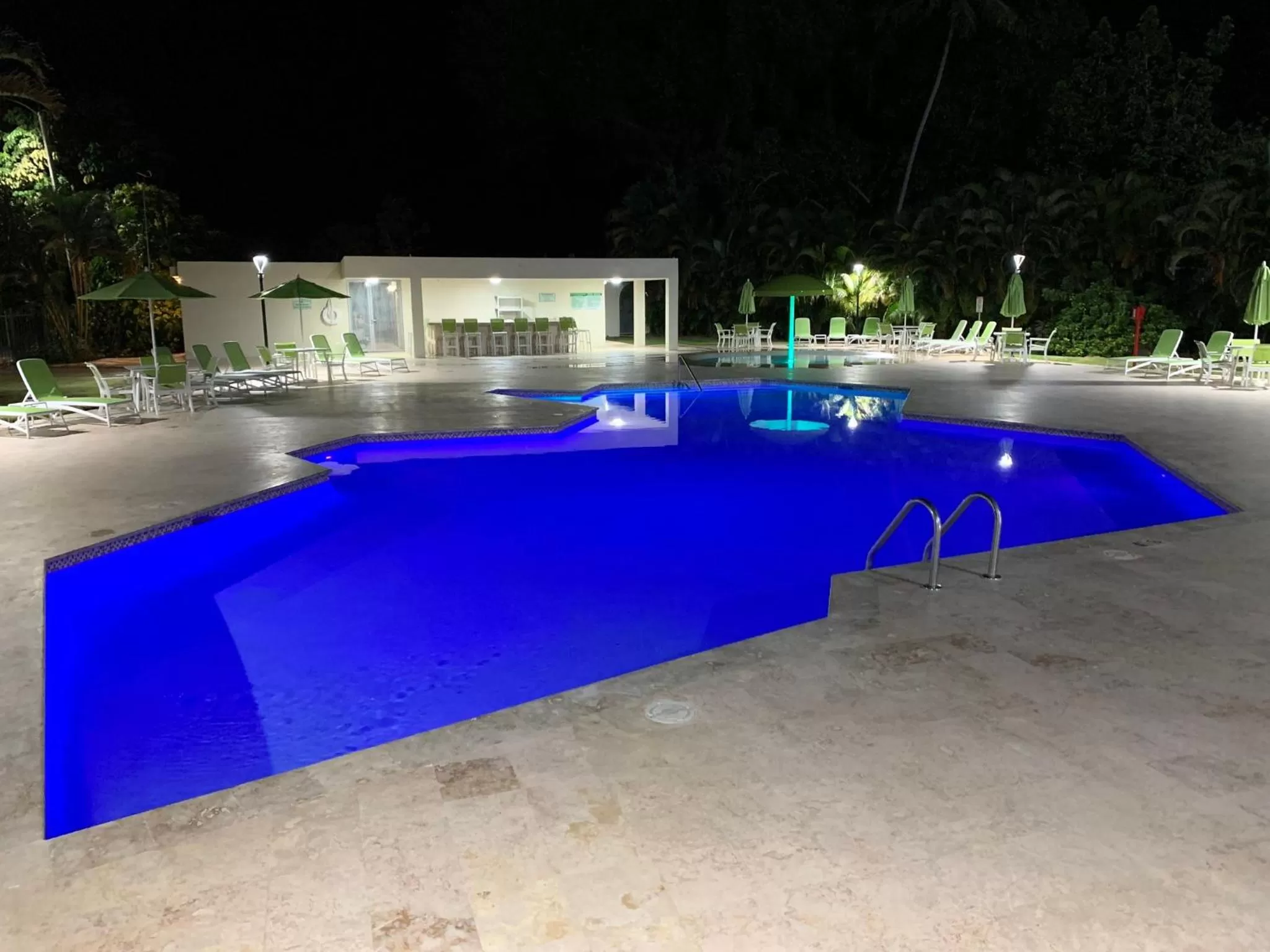 Swimming pool in Holiday Inn Mayaguez & Tropical Casino by IHG
