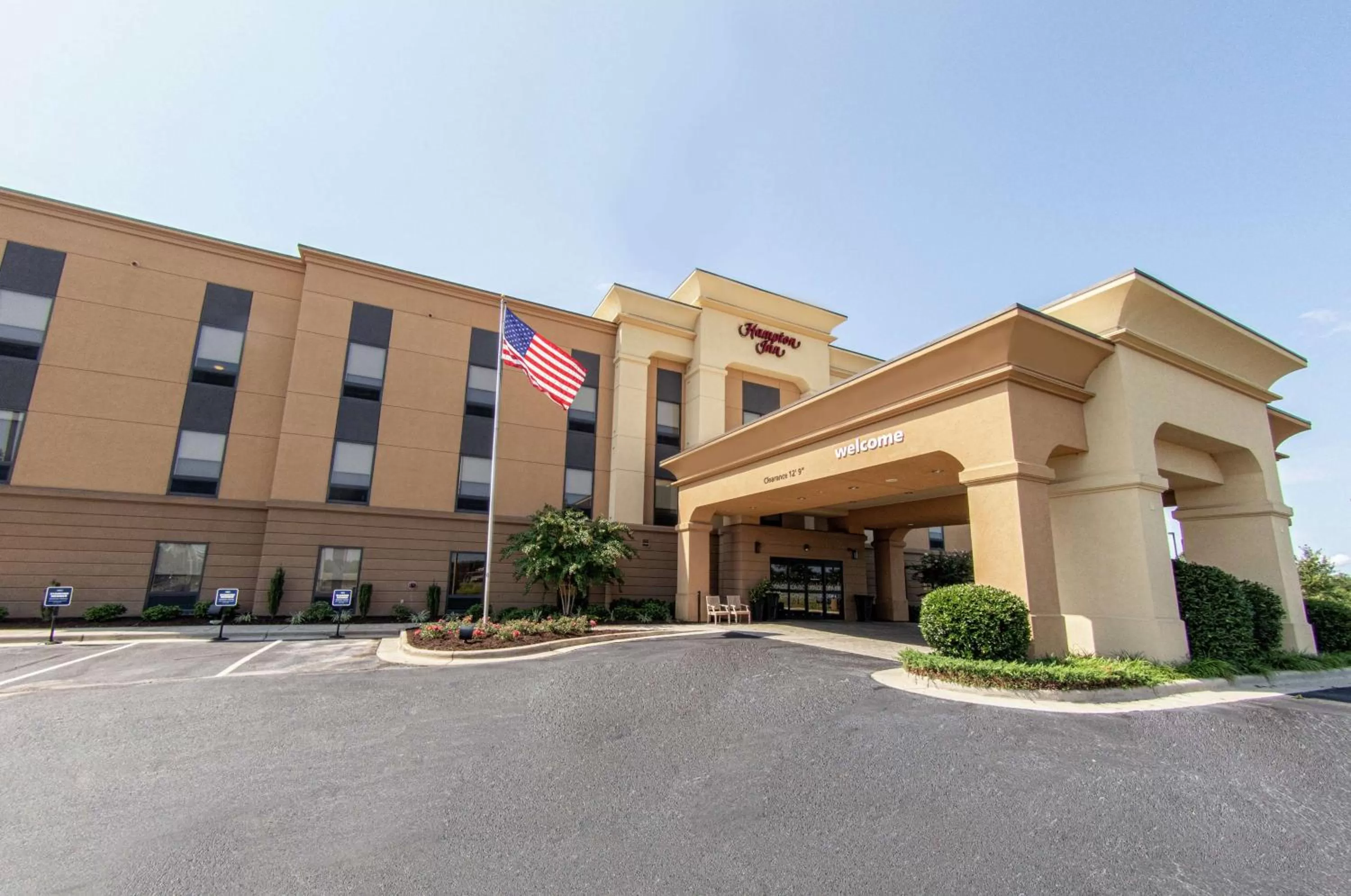 Property building in Hampton Inn Winfield