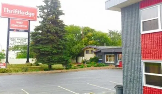 Property building in Thriftlodge Edmonton Property building in Thriftlodge Edmonton