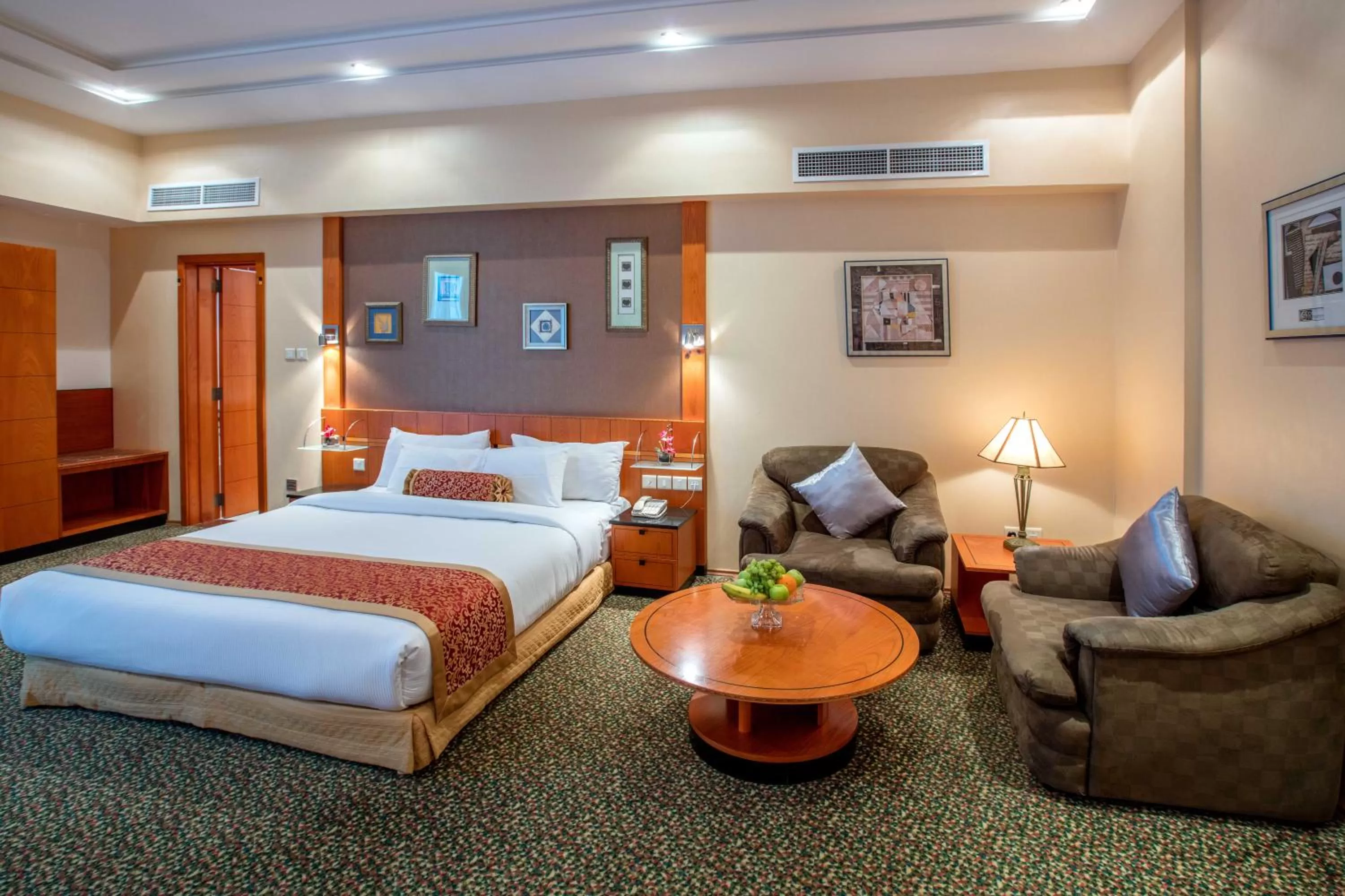 Bedroom, Bed in Gulf Court Hotel