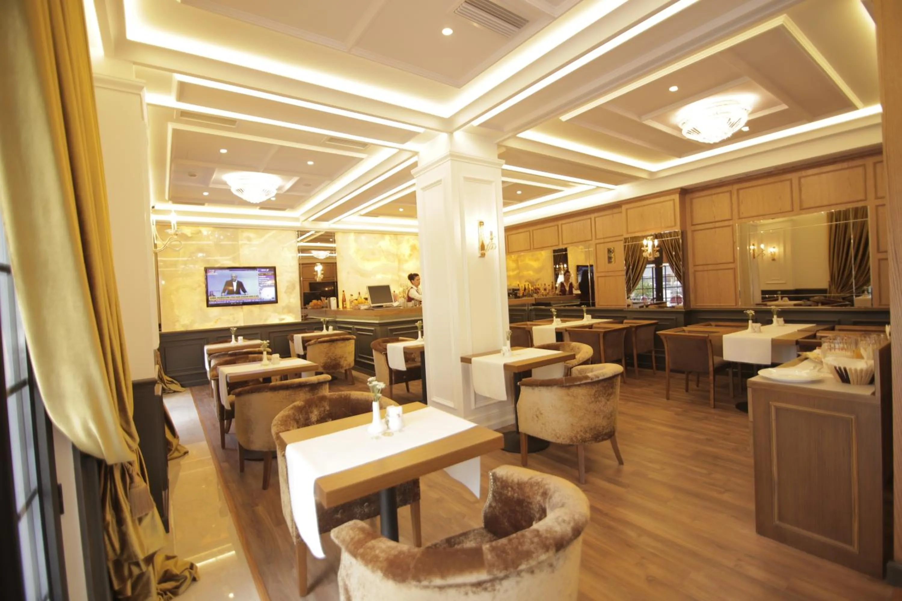 Restaurant/places to eat in Eler Hotel