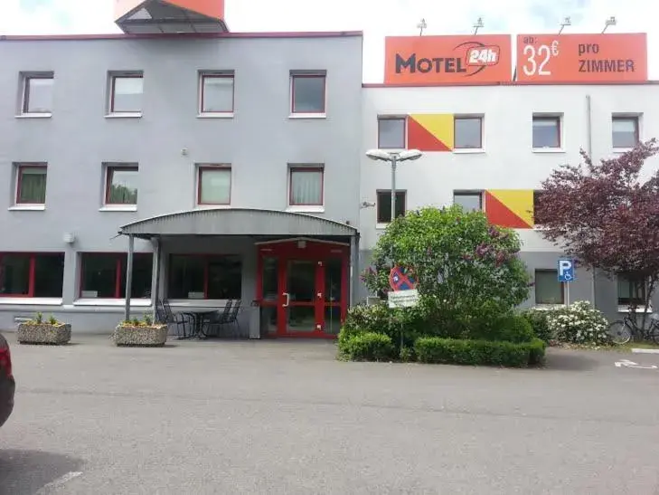 Facade/entrance, Property Building in Motel 24h Bremen