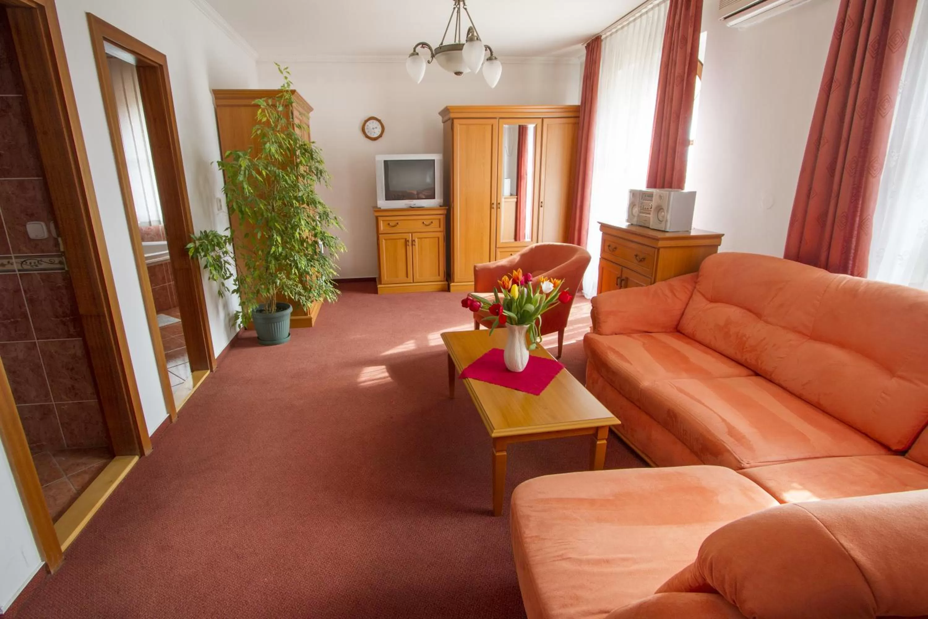 TV and multimedia in Hotel Grand