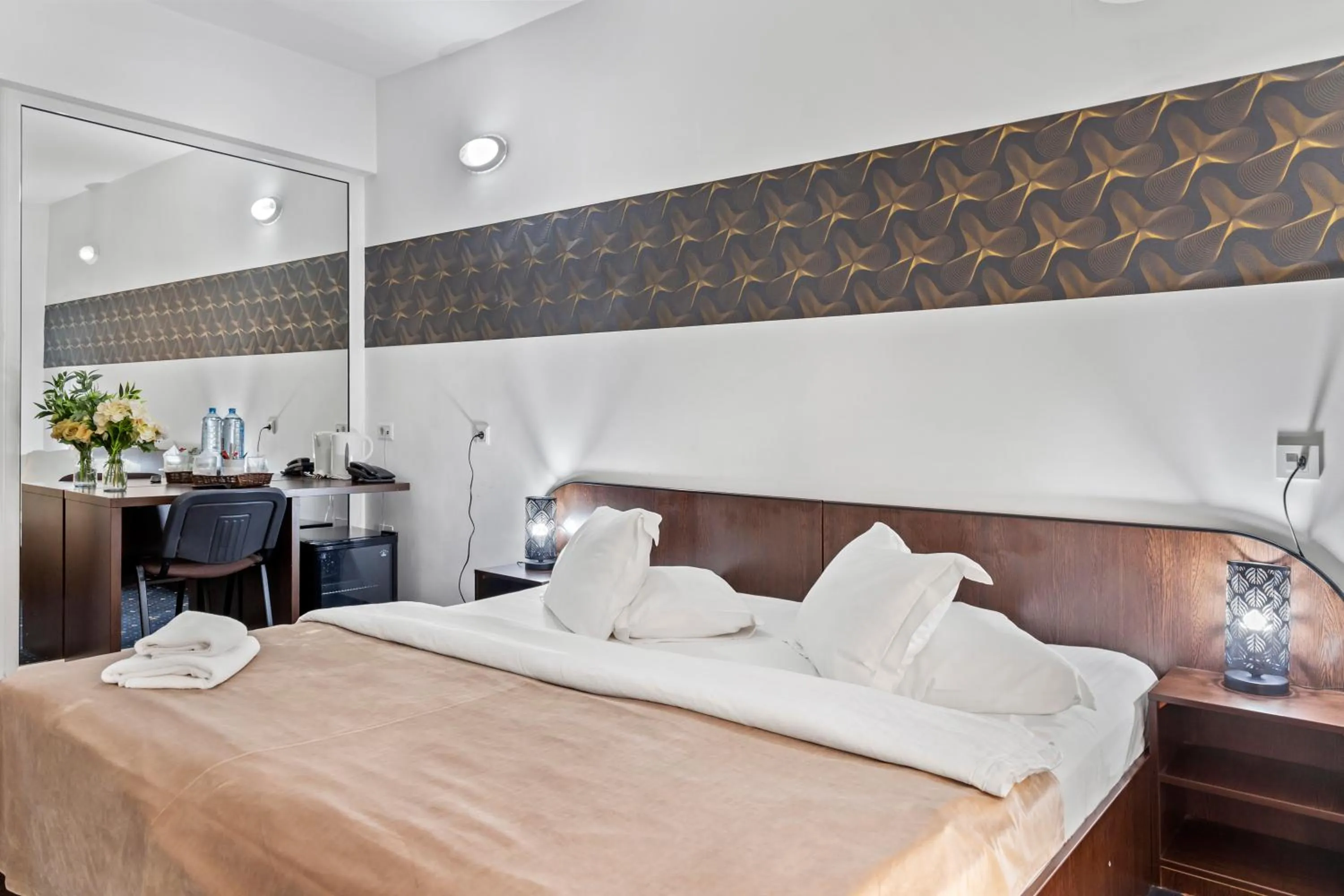 Bed in Hotel Charter Otopeni