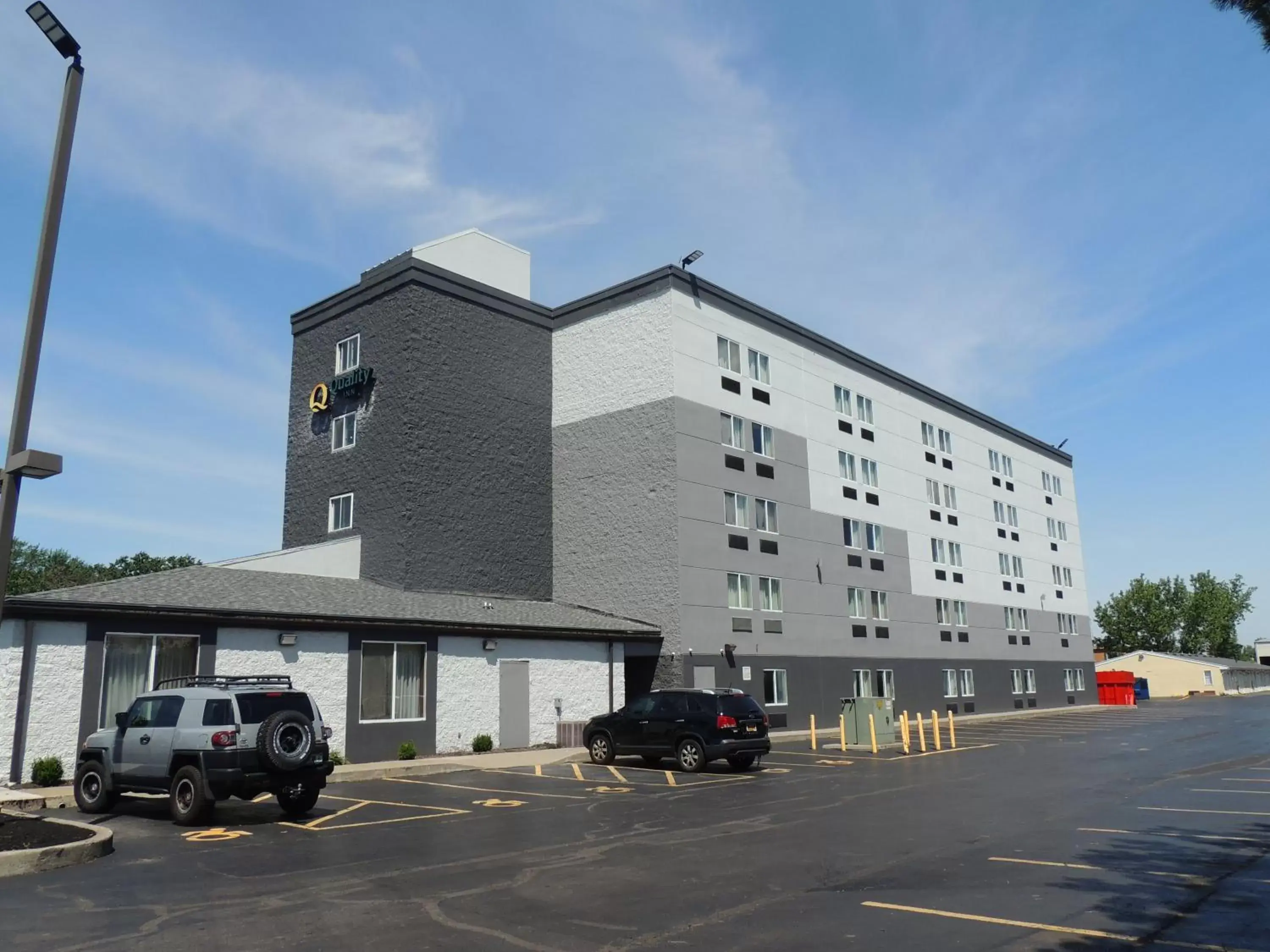 Facade/entrance in Quality Inn Facade/entrance in Quality Inn