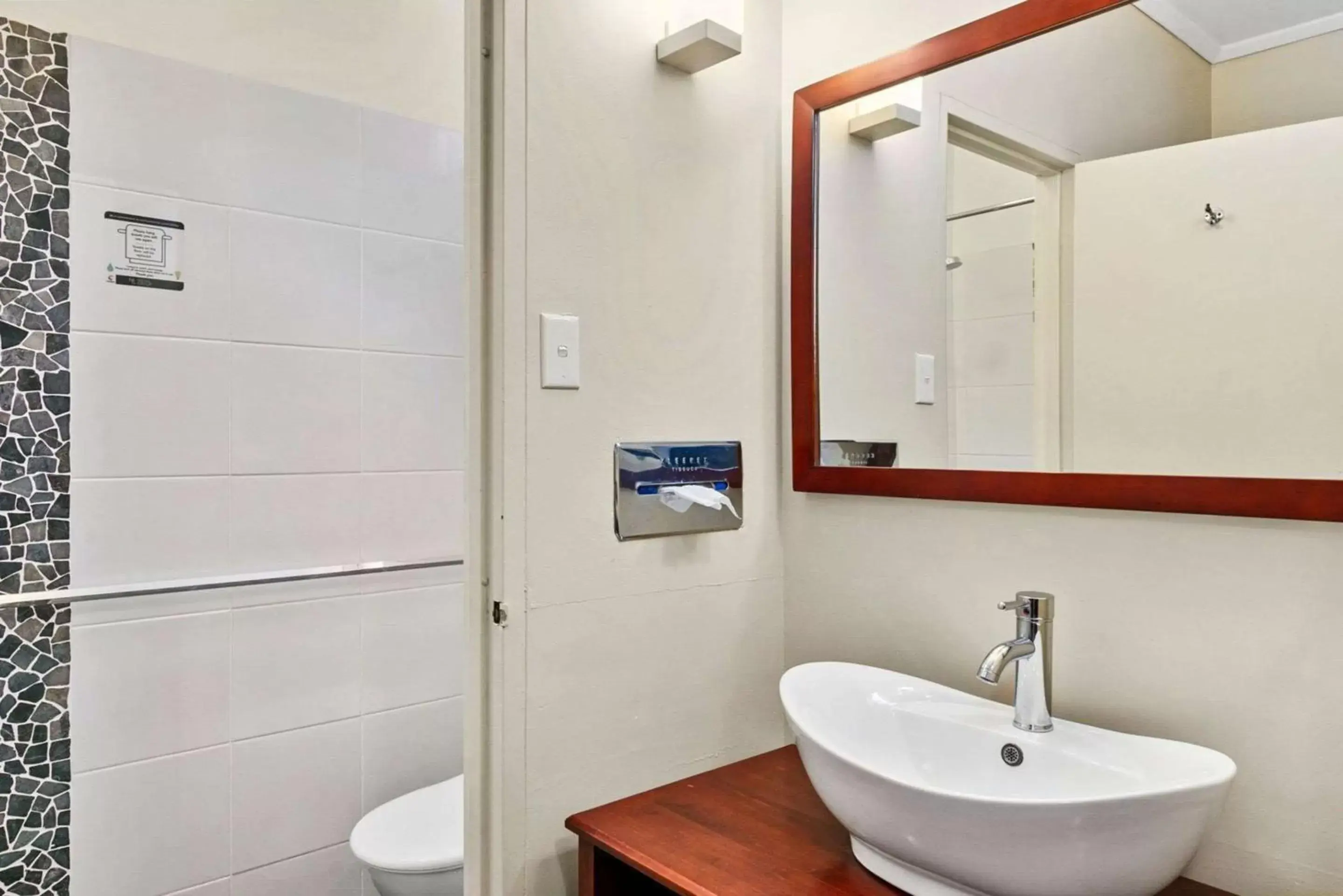 Bedroom, Bathroom in Comfort Inn Whyalla