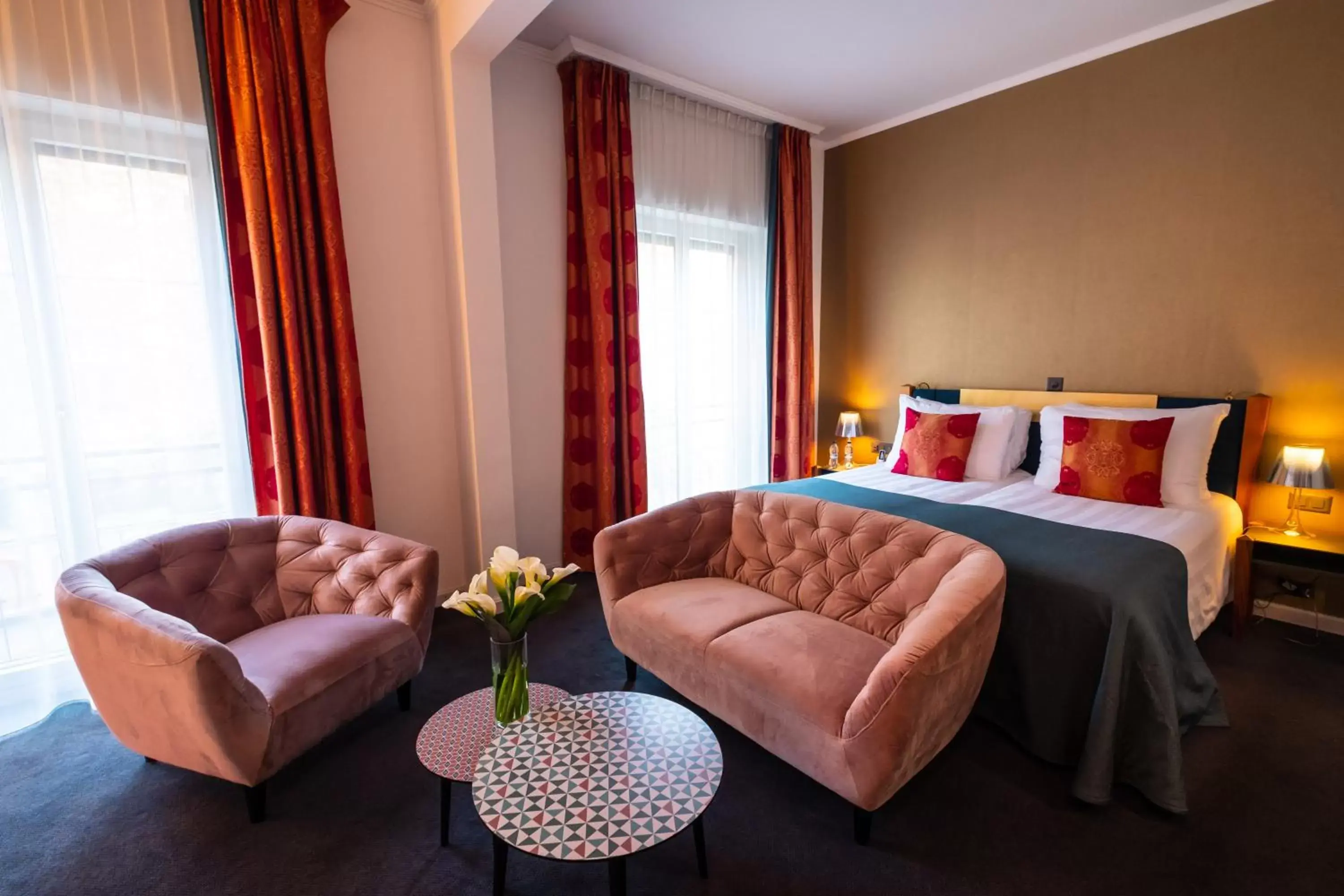 Photo of the whole room, Bed in The Ambassador Photo of the whole room, Bed in The Ambassador