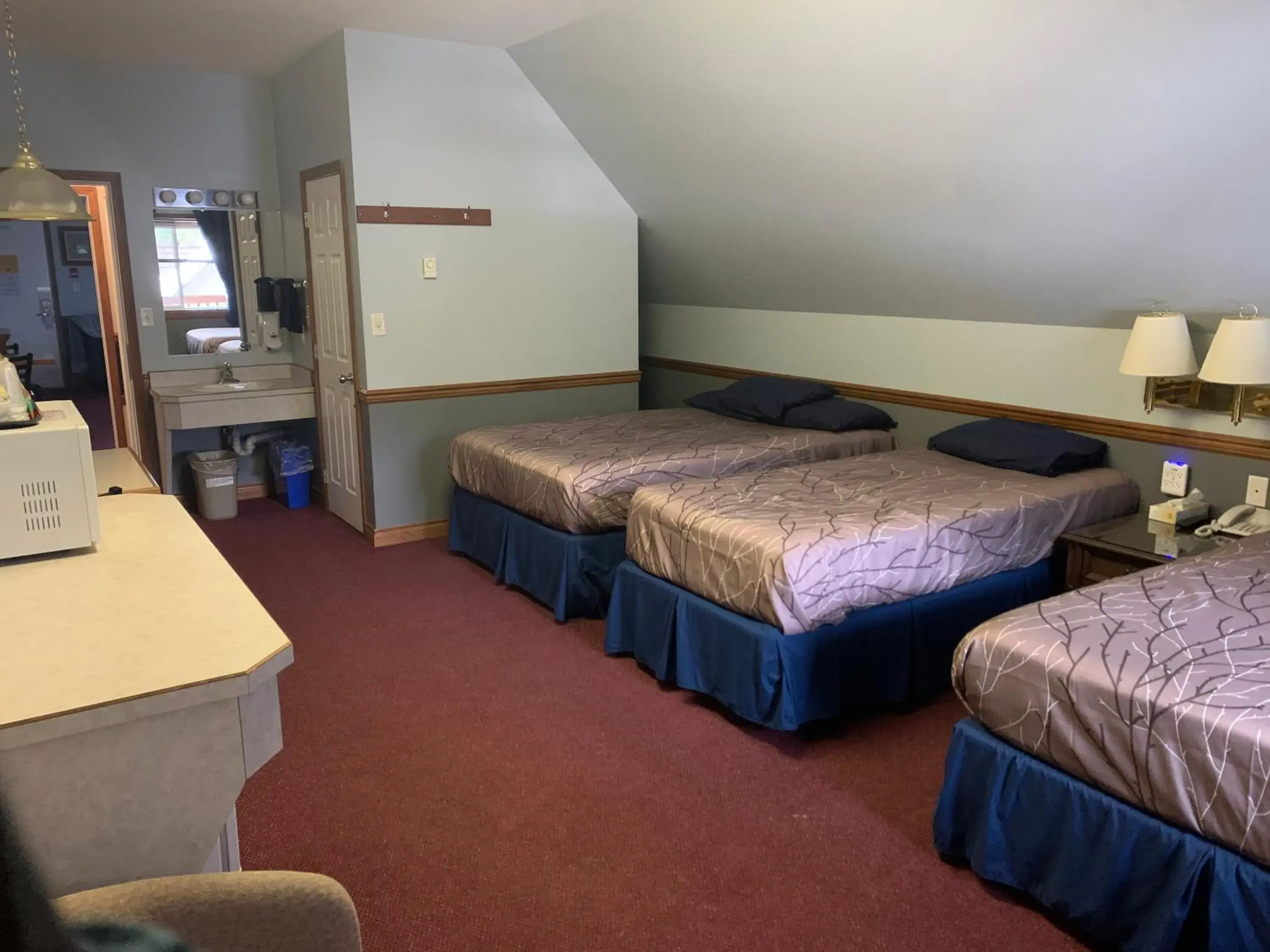 Bed in Peaks Lodge
