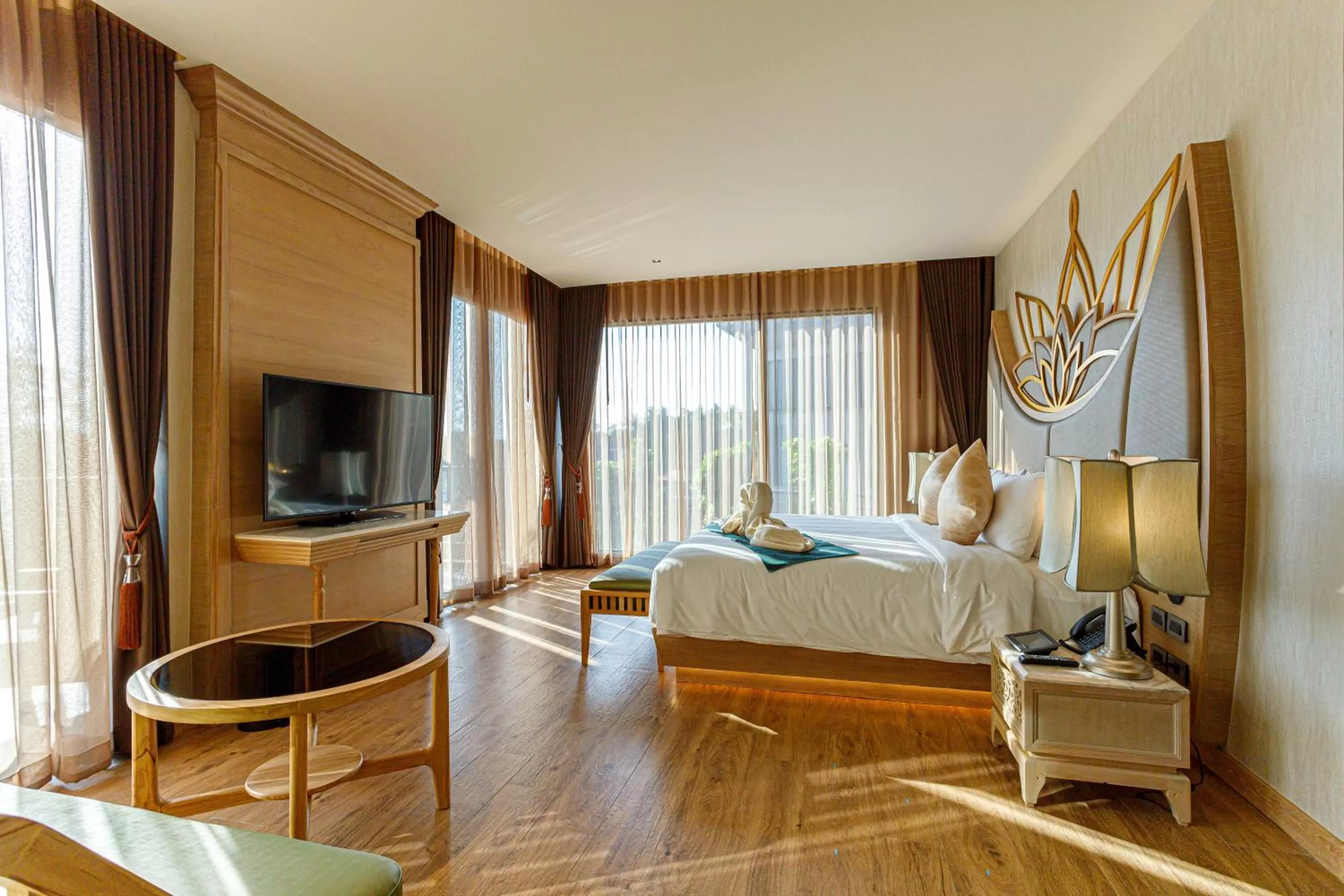 Communal lounge/ TV room, Bed in W1Bangkoknoi Hotel