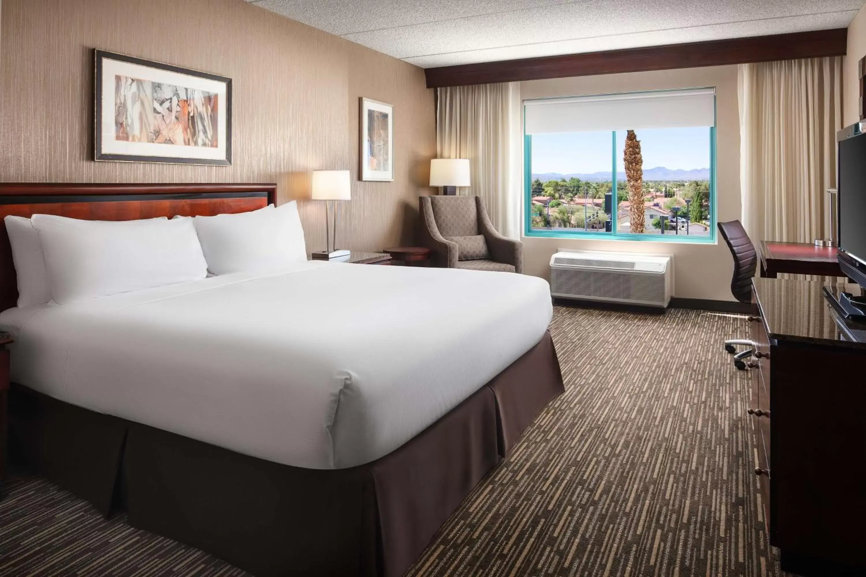 Bed in DoubleTree by Hilton Las Vegas Airport
