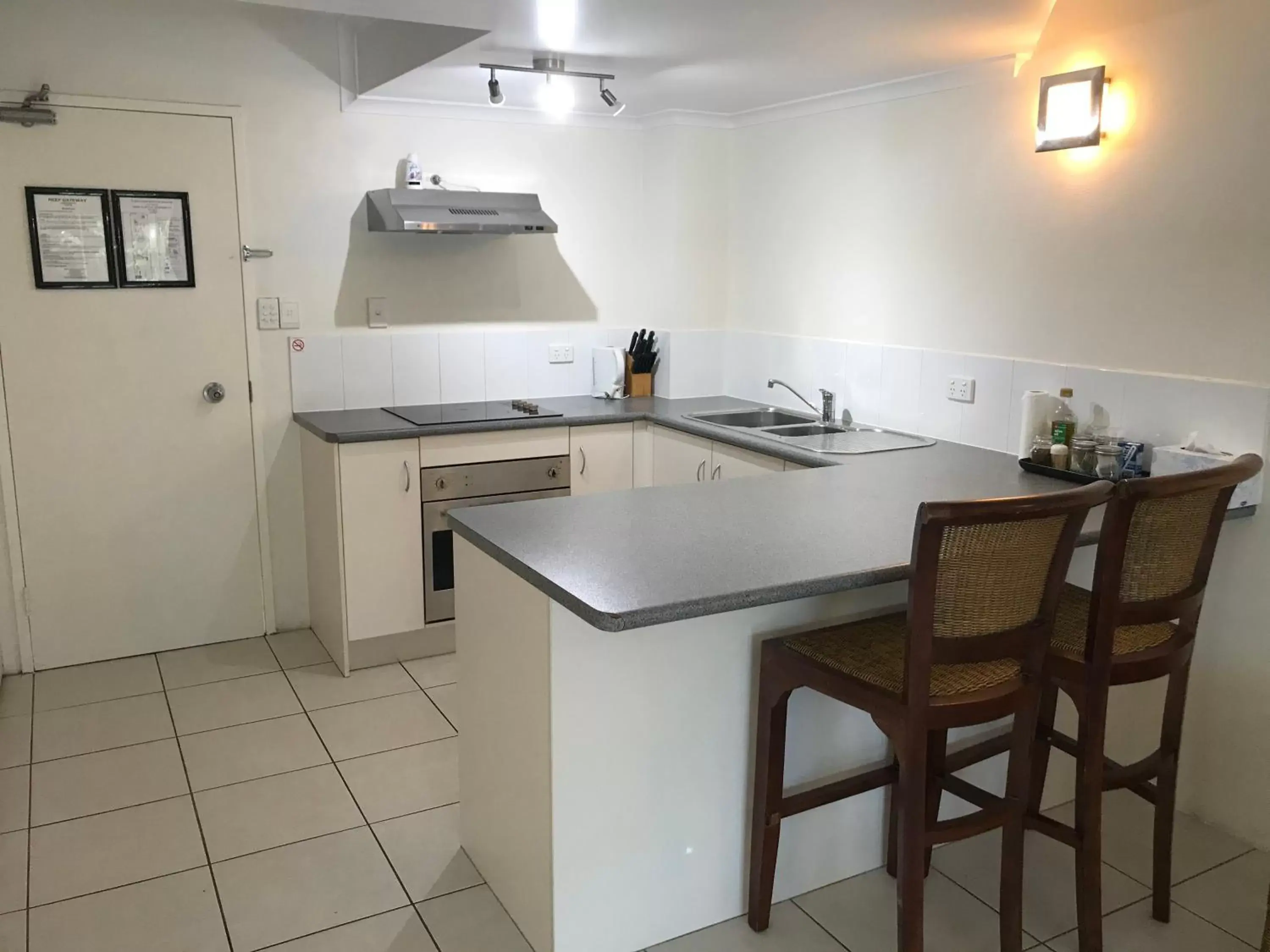 Kitchen or kitchenette, Kitchen/Kitchenette in Reef Gateway Apartments