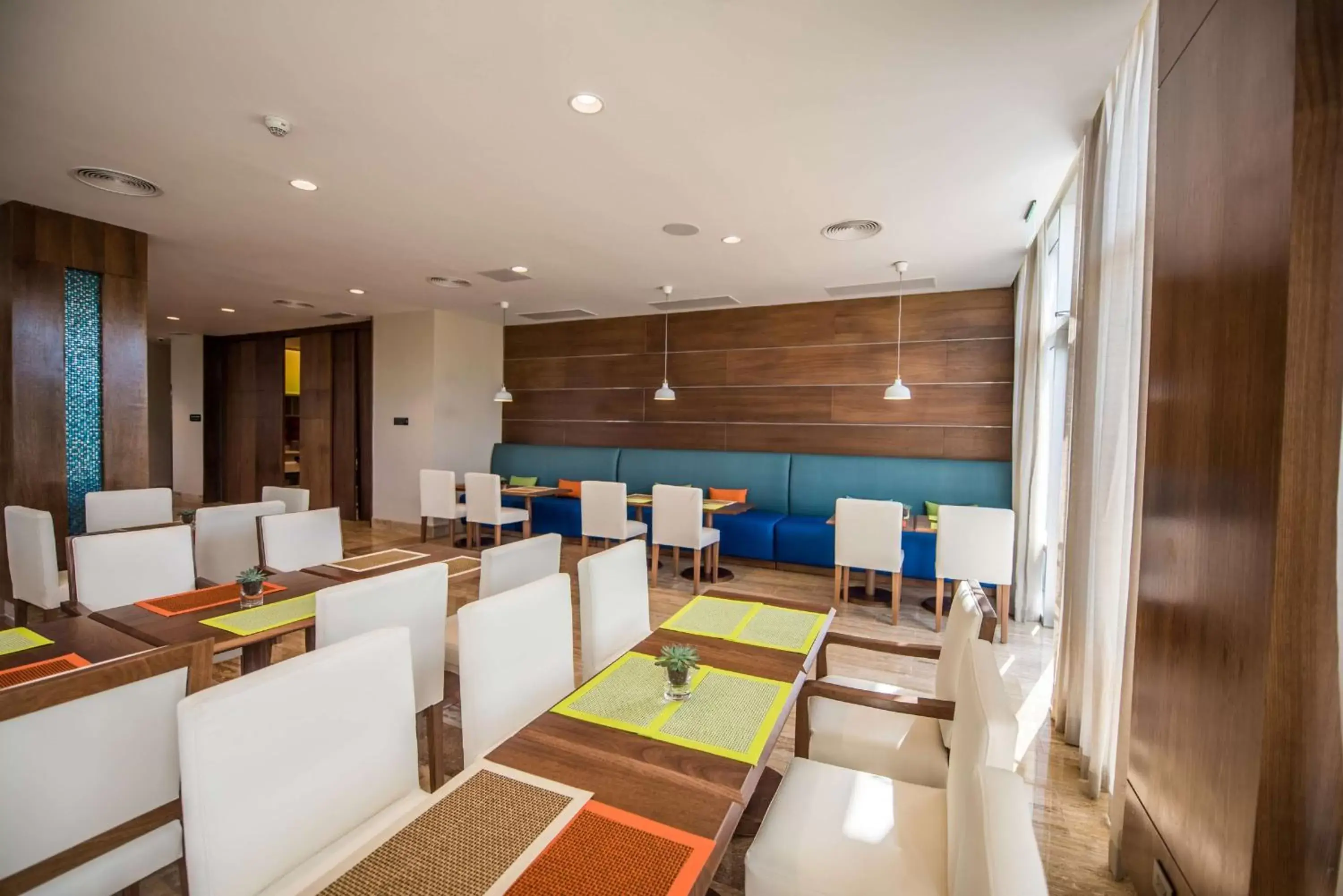 Dining area, Restaurant/Places to Eat in Hampton By Hilton Santo Domingo Airport