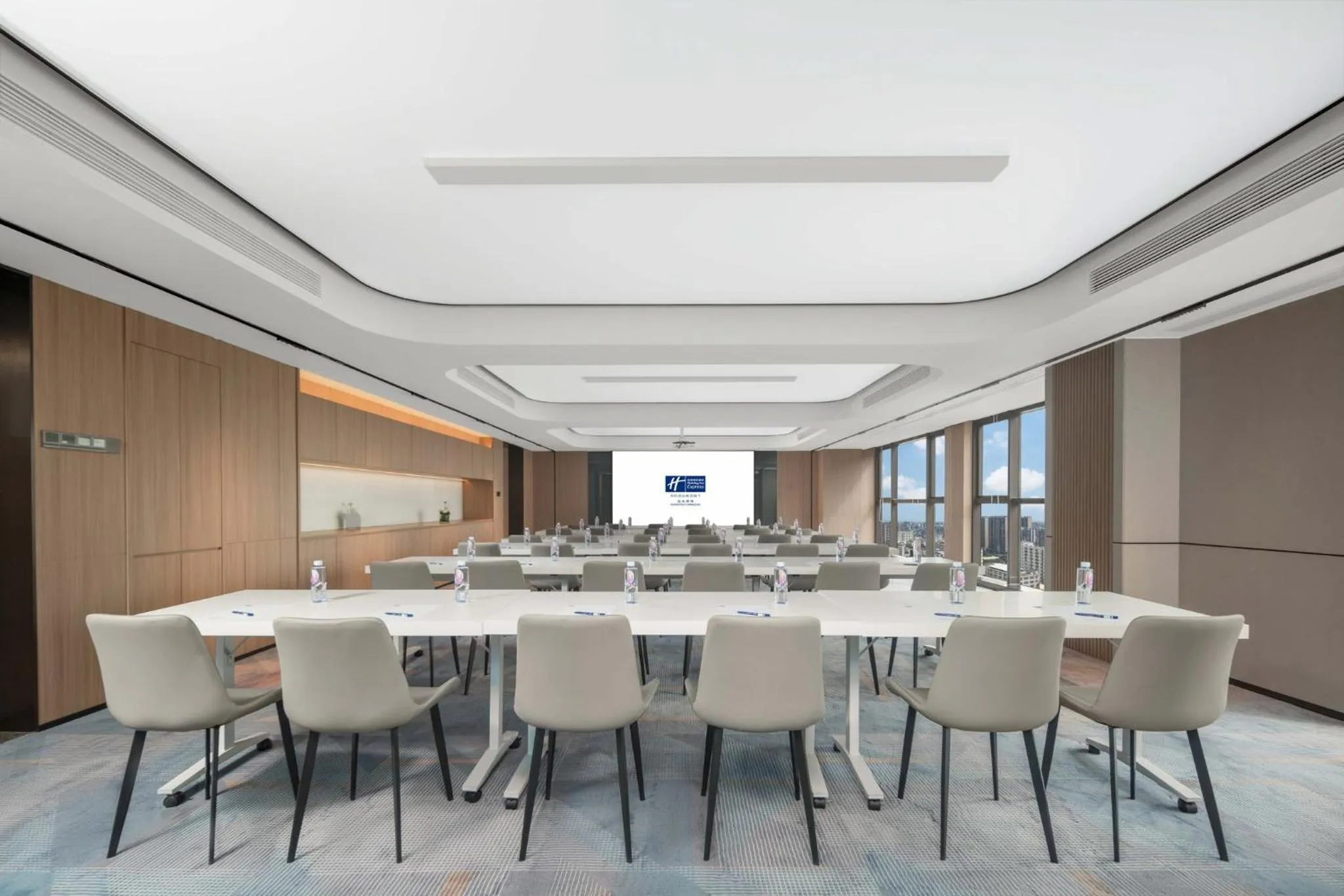 Meeting/conference room in Holiday Inn Express Shantou Chenghai