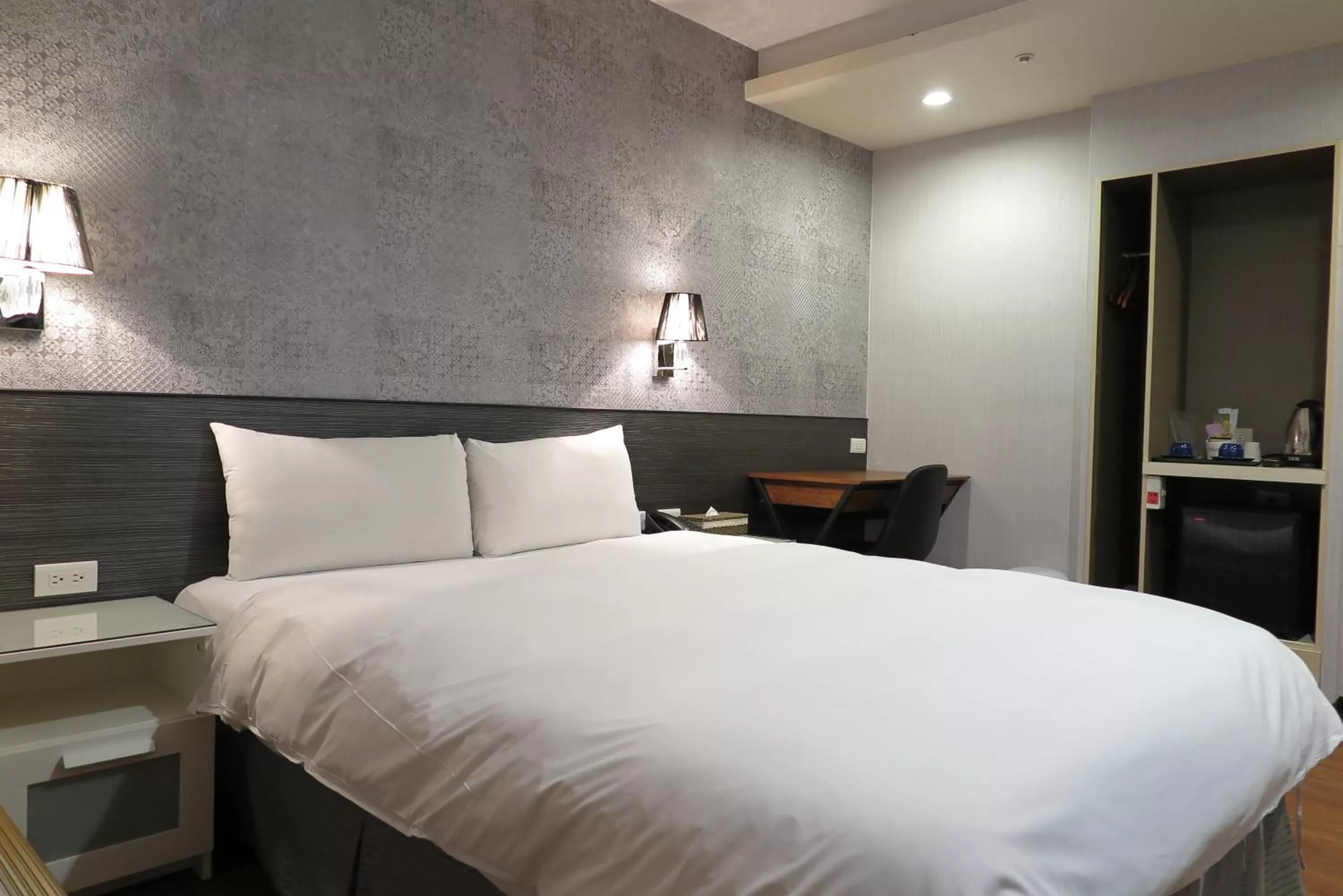 Photo of the whole room in 泊居旅店 Oursinn Hotel