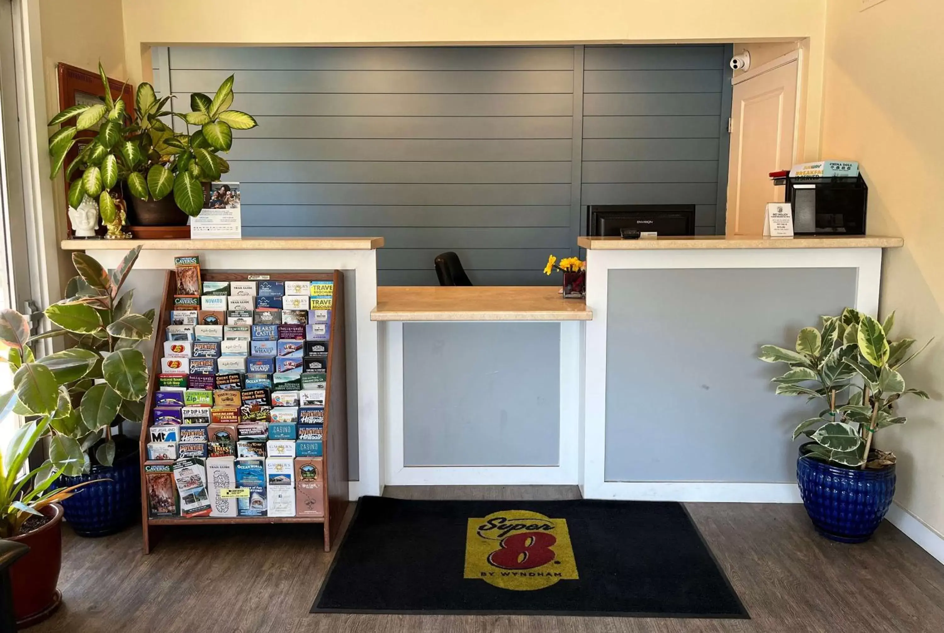 Lobby or reception in Super 8 by Wyndham Red Bluff Lobby or reception in Super 8 by Wyndham Red Bluff